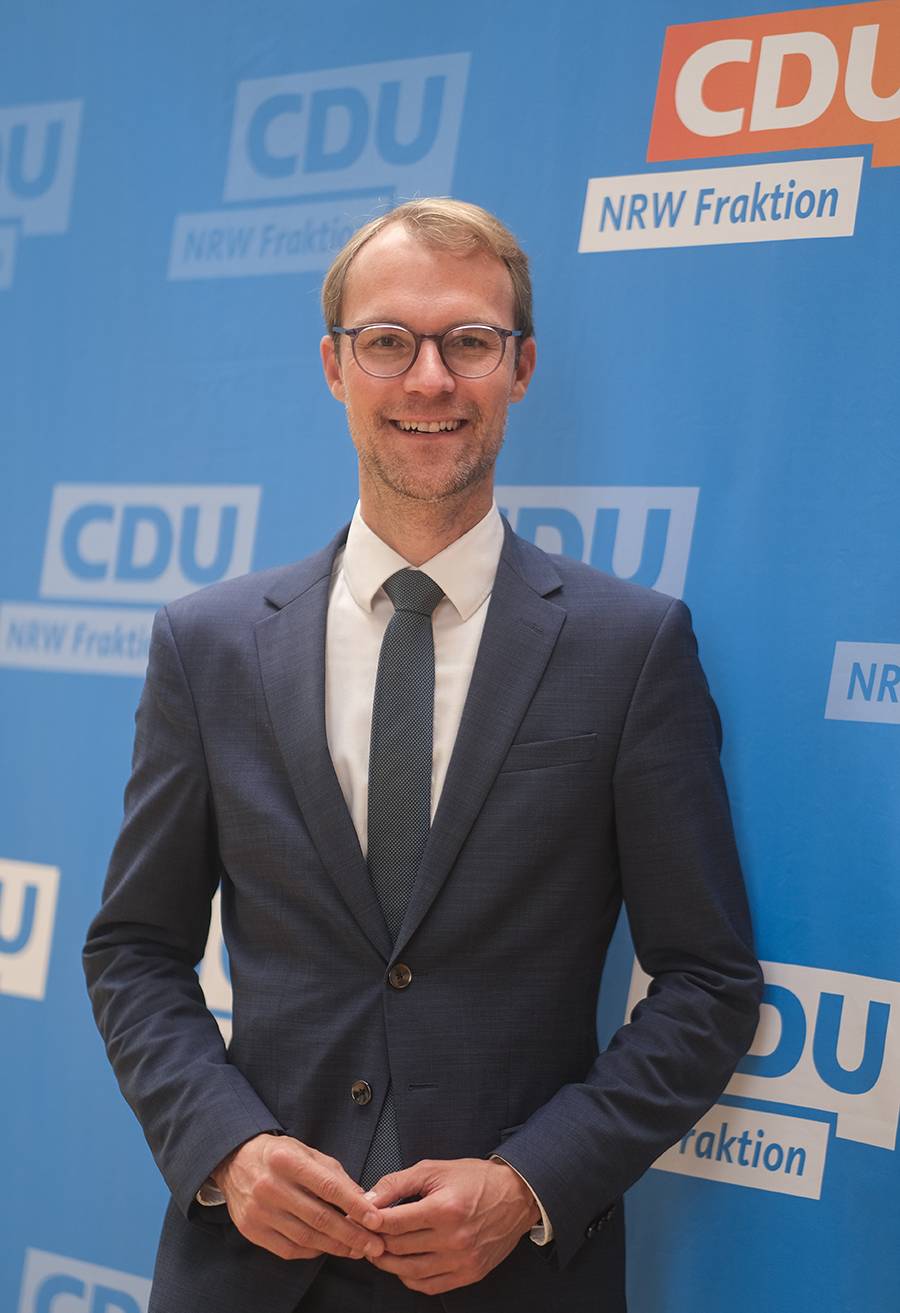  CDU-Landtagsfraktion wählt den 39-jährigen Juristen im November 2021 einstimmig. 
