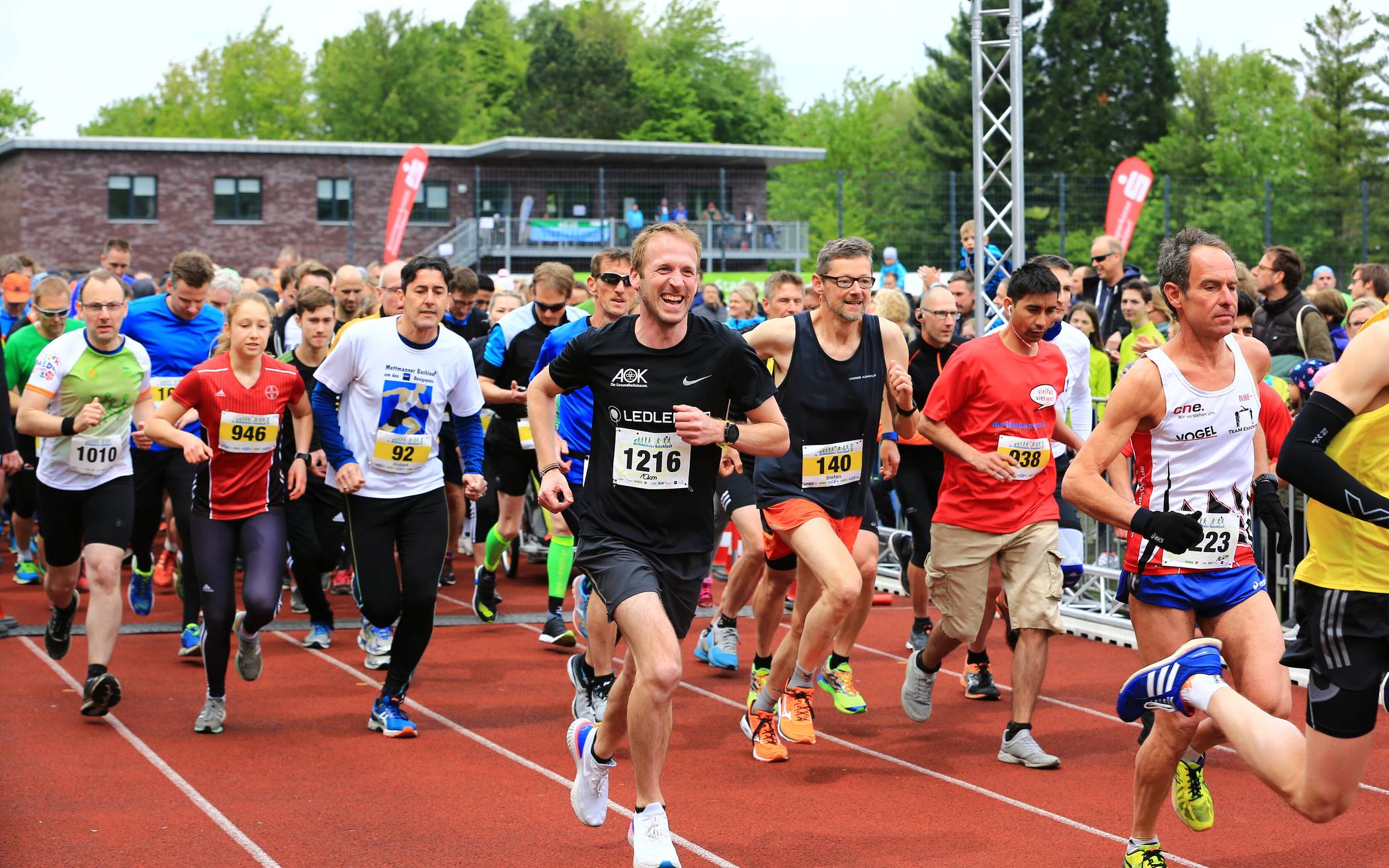  Der Bachlauf am 1. Mai ist ein Fest für die ganze Familie und hat Tradition im Mettmanner Sportkalender. Im Jahr 2019 gab es einen 1800 Läufern einen Teilnehmerrekord. 