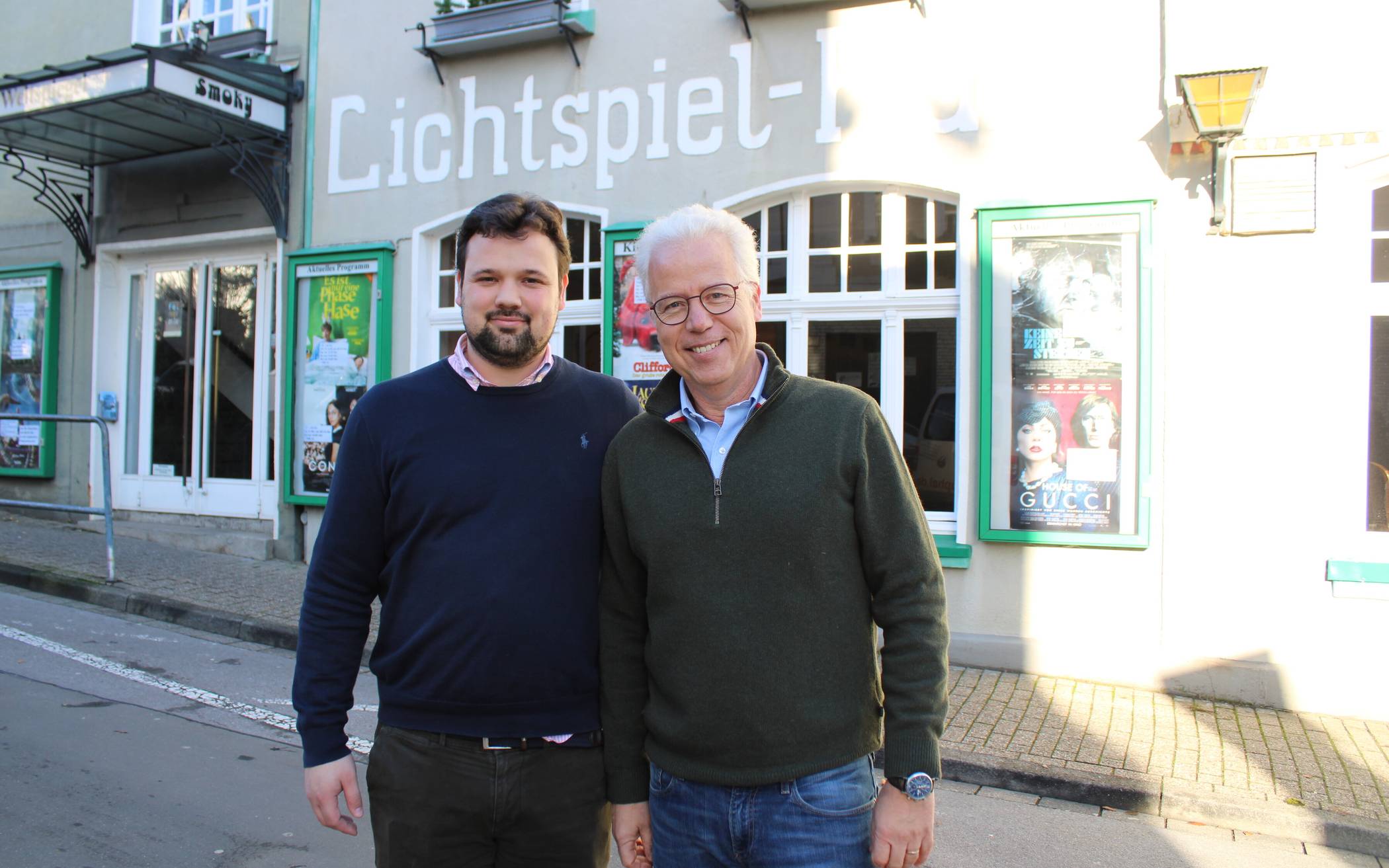  Julian Rüttgers (links) leitet seit letztem Dezember die Geschicke des Weltspiegel Kinos. Er hat von seinem Vater Thomas übernommen, der sich aber weiterhin in den Betrieb eingebunden bleibt. 