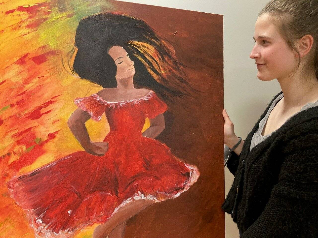 Schülerin Hannah Lohr mit ihrem Gemälde