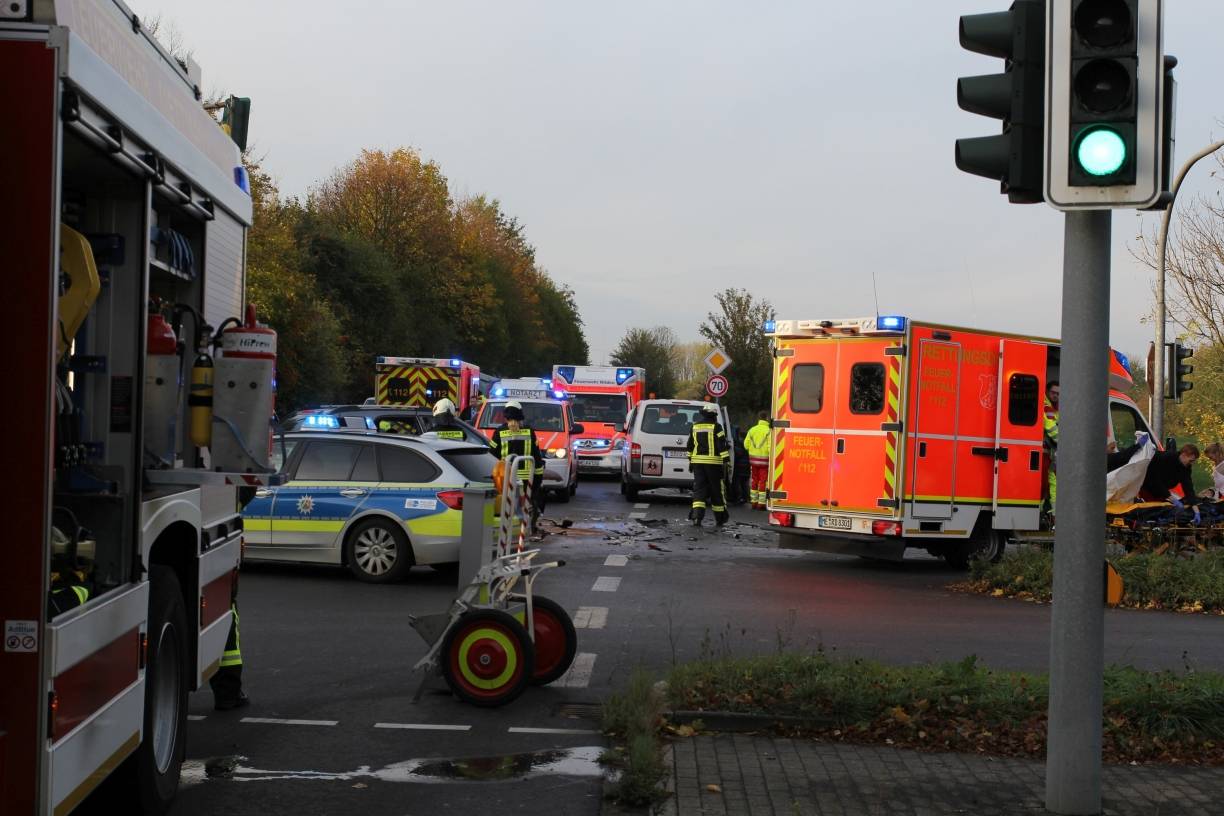 Vier verletzte Personen bei Verkehrsunfall am Südring