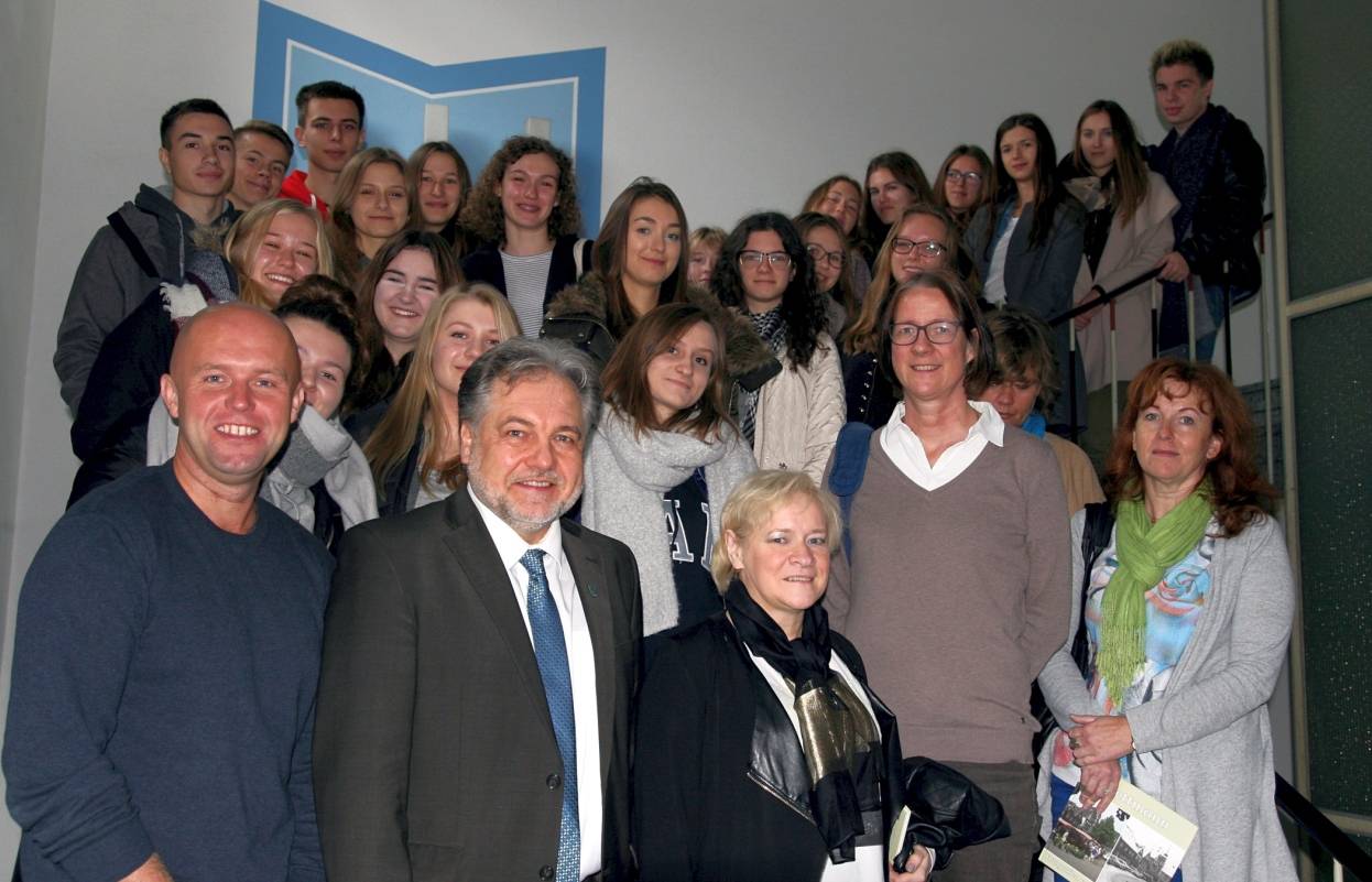 Bürgermeister Dinkelmann empfängt polnische Schüler im Rathaus