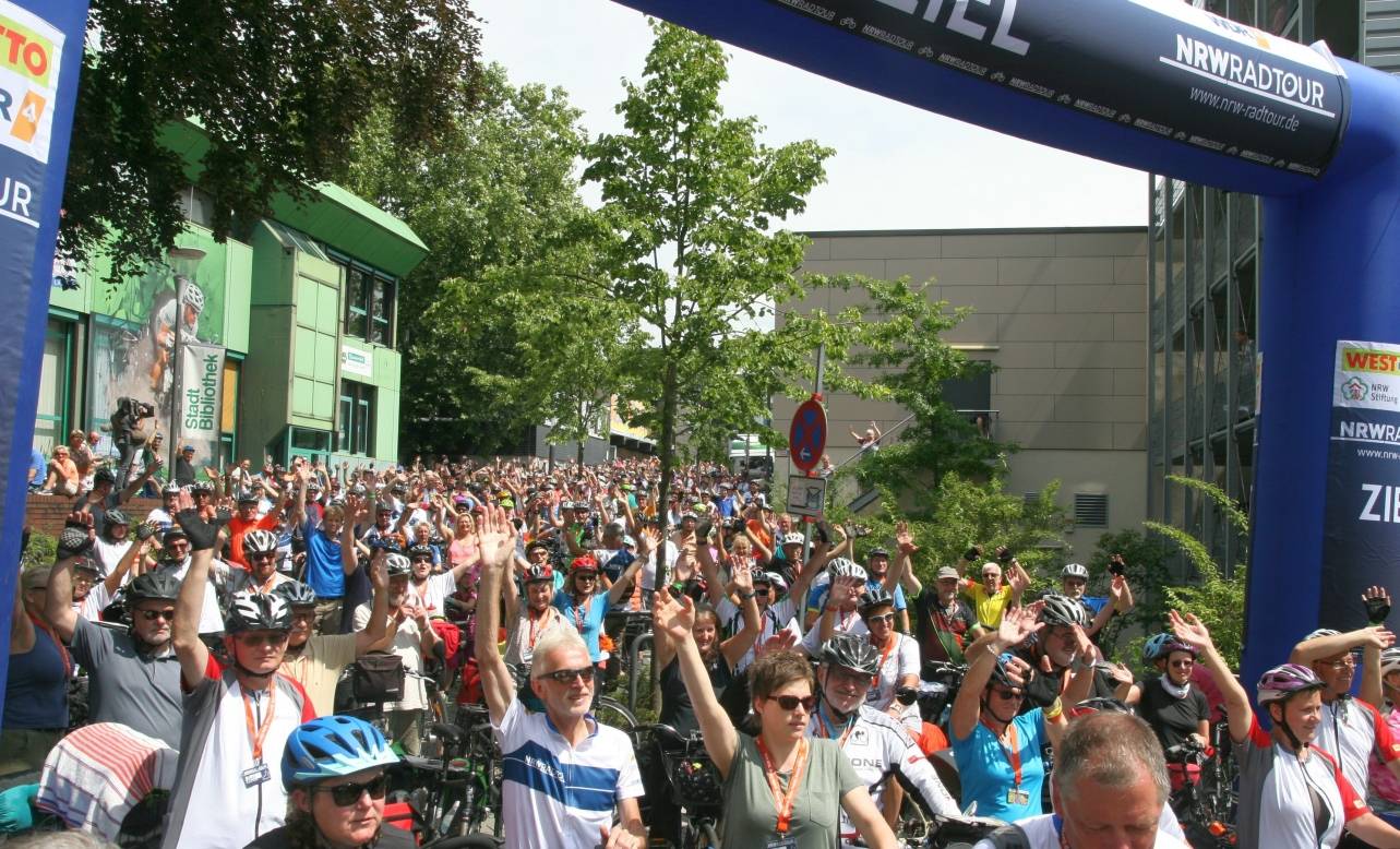 1600 Radler starten in Mettmann zur NRW-Radtour