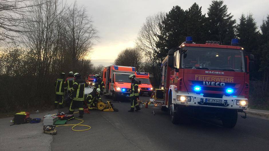 Verkehrsunfall mit eingeklemmter Person auf dem Südring in Mettmann