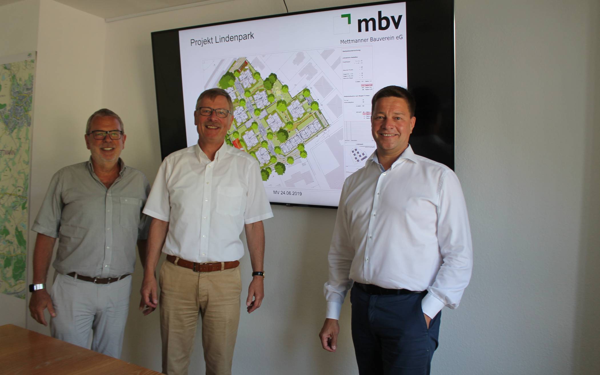  MBV-Vorstandssprecher Thomas Gundlach (rechts), Aufsichtsratsvorsitzender Jan Söffing und Vorstand Christoph Erven (links). 