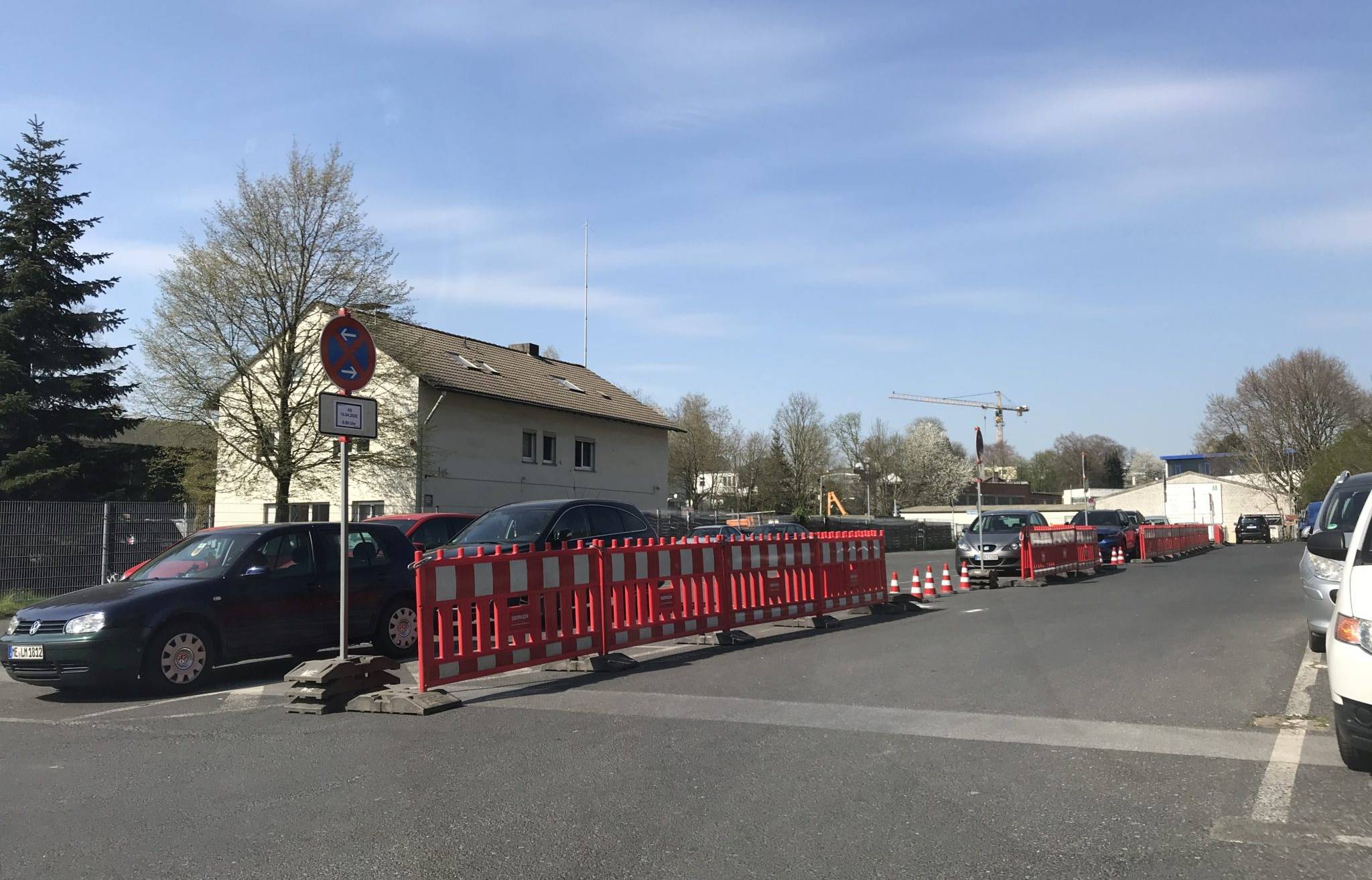 Der Parkplatz an der Hammerstraße wurde halbseitig gesperrt, um die Anfahrt zum...