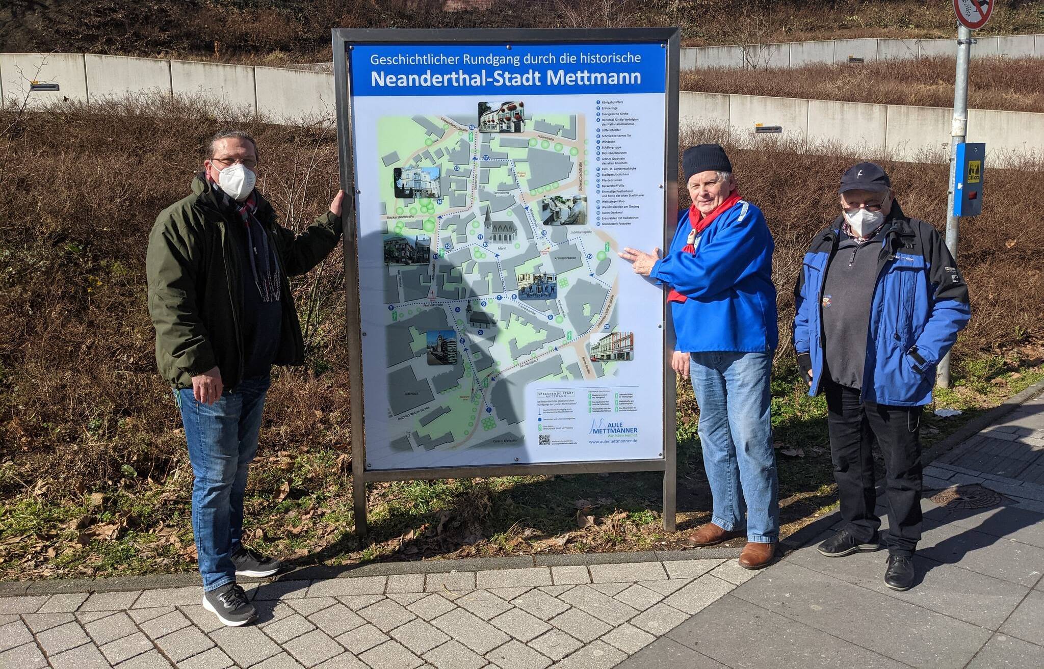  Das Schild am Königshofplatz wurde von den Aulen Mettmannern erneuert. 