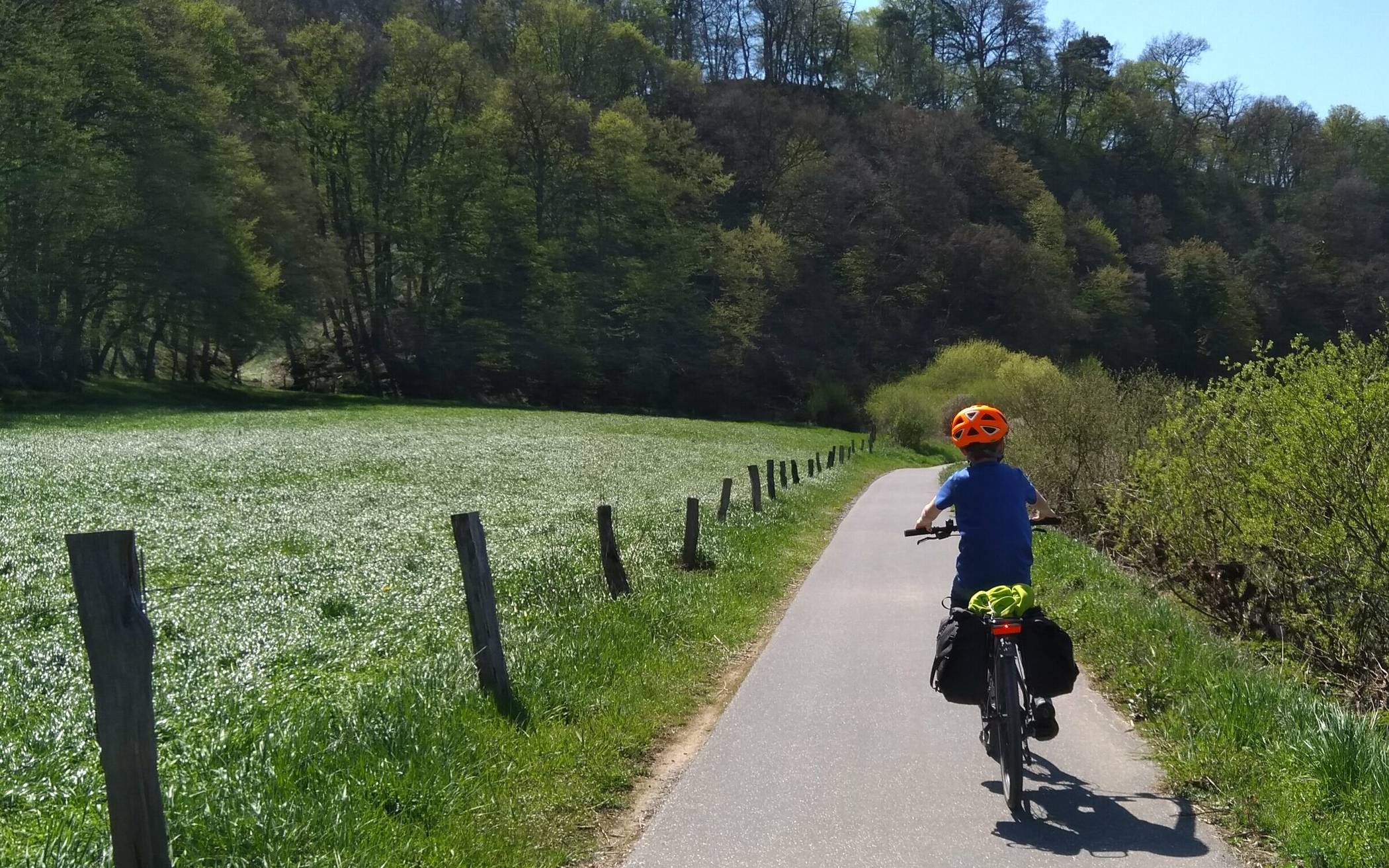 Schöne Radwege in malerischer Landschaft -