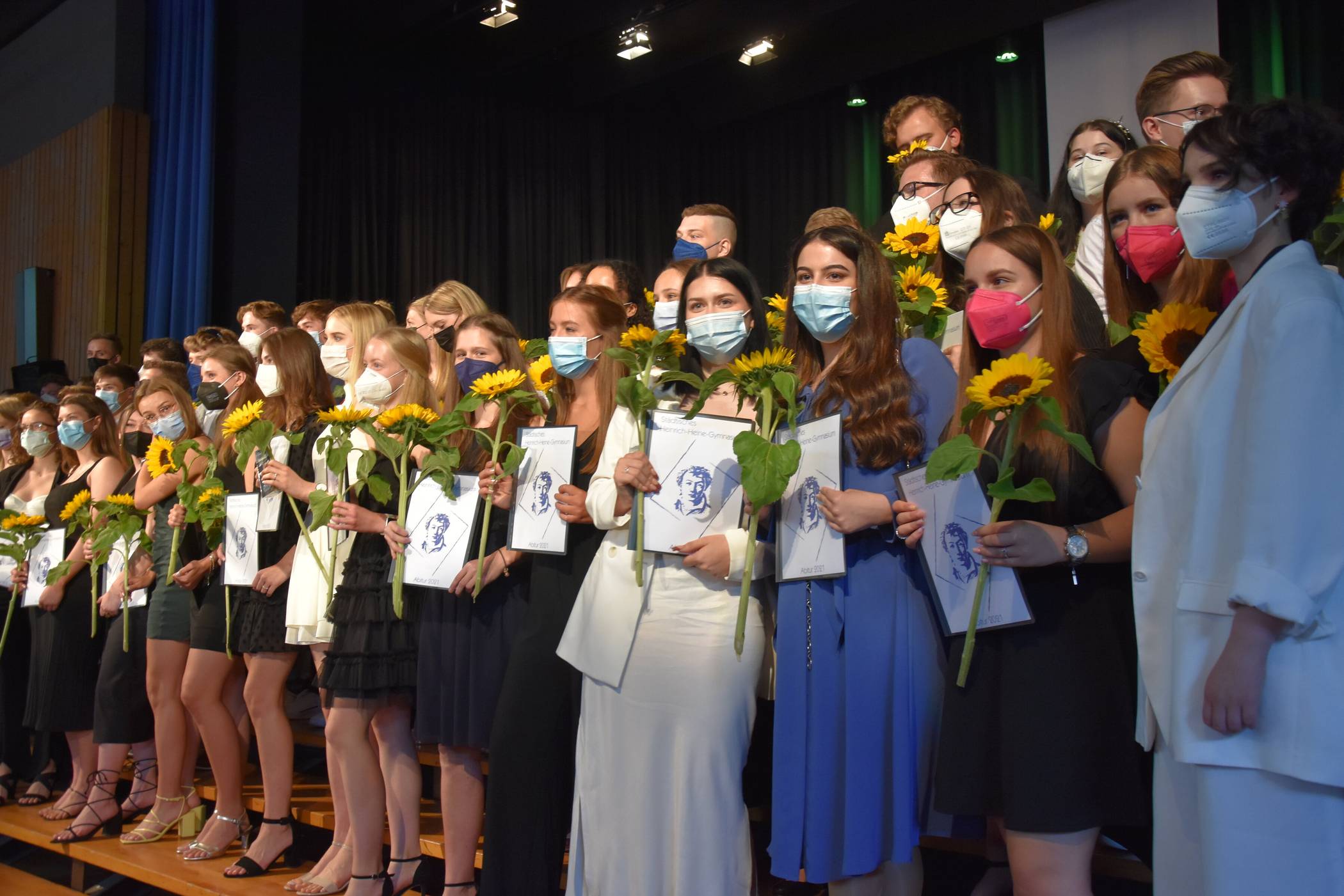  49 Schülerinnen und Schüler erhielten ihre Abiturzeugnisse. 