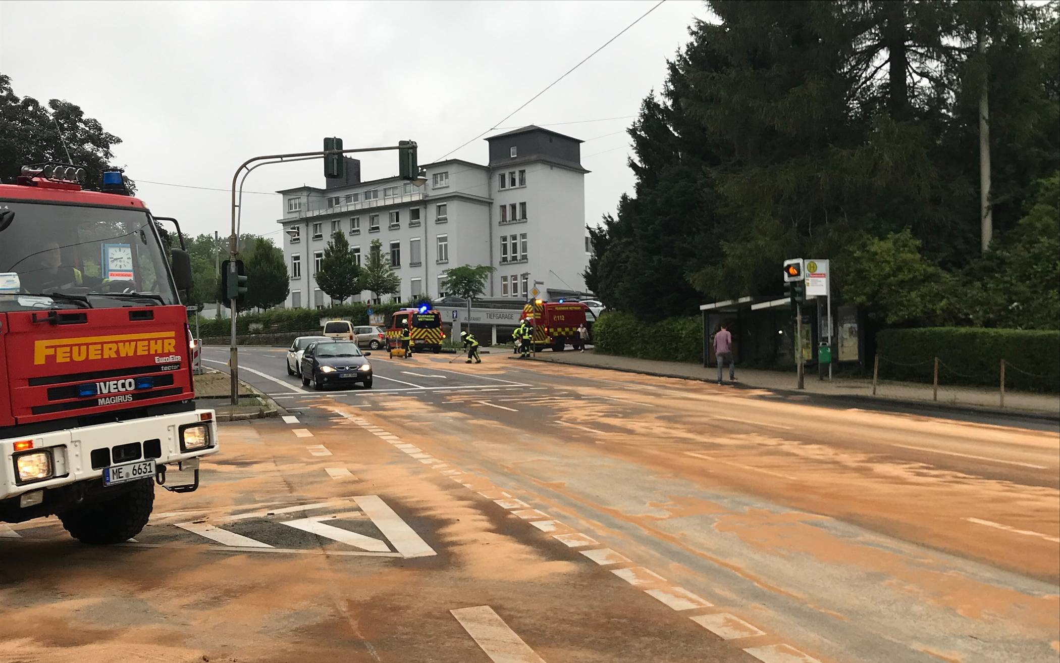  Wegen einer  Ölspur, die durch einen Defekt an der städtischen Kehrmaschine verursacht wurde, war die Innenstadt in der vergangenen Woche rutschig. 