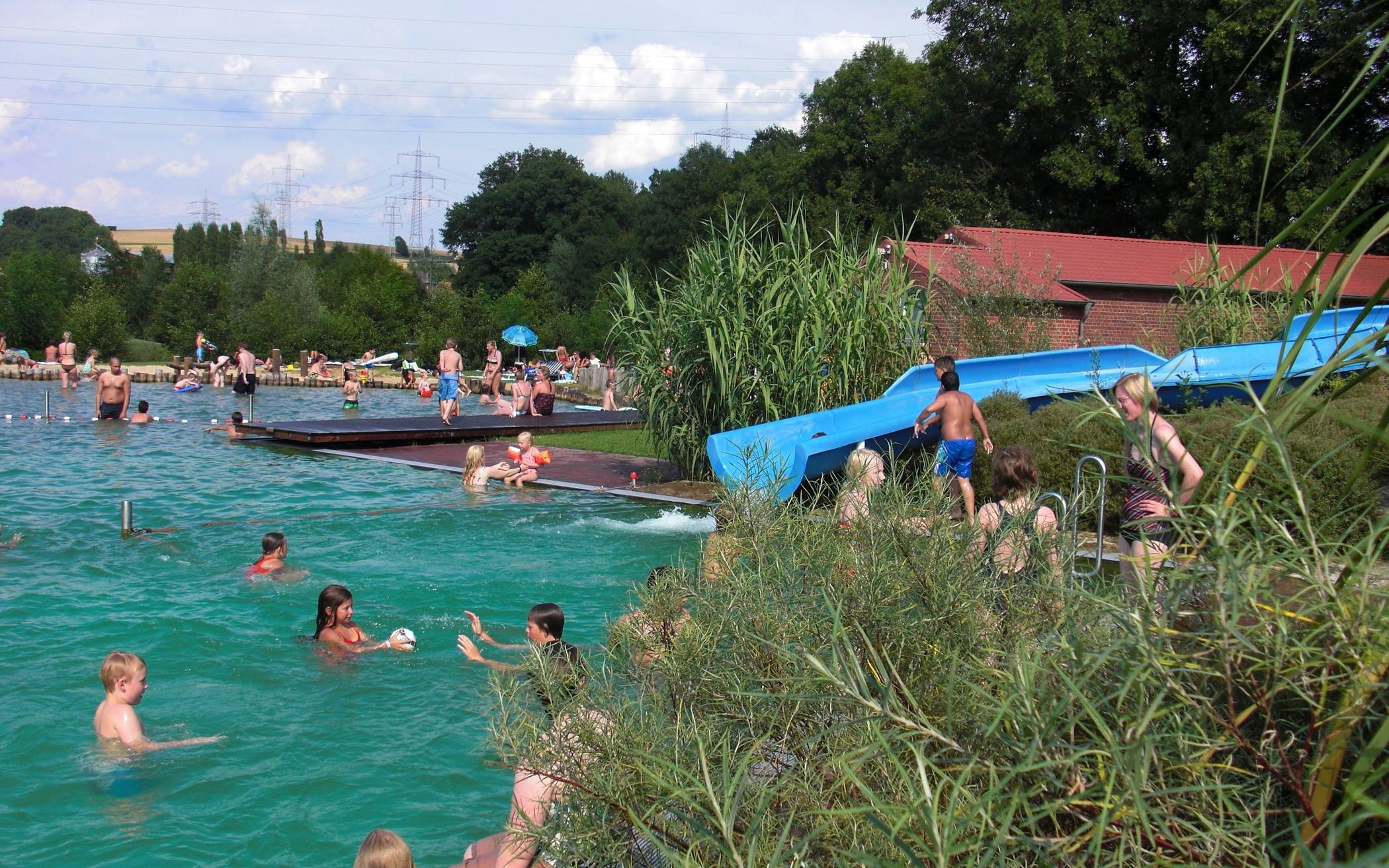  Badespaß im Naturfreibad. 