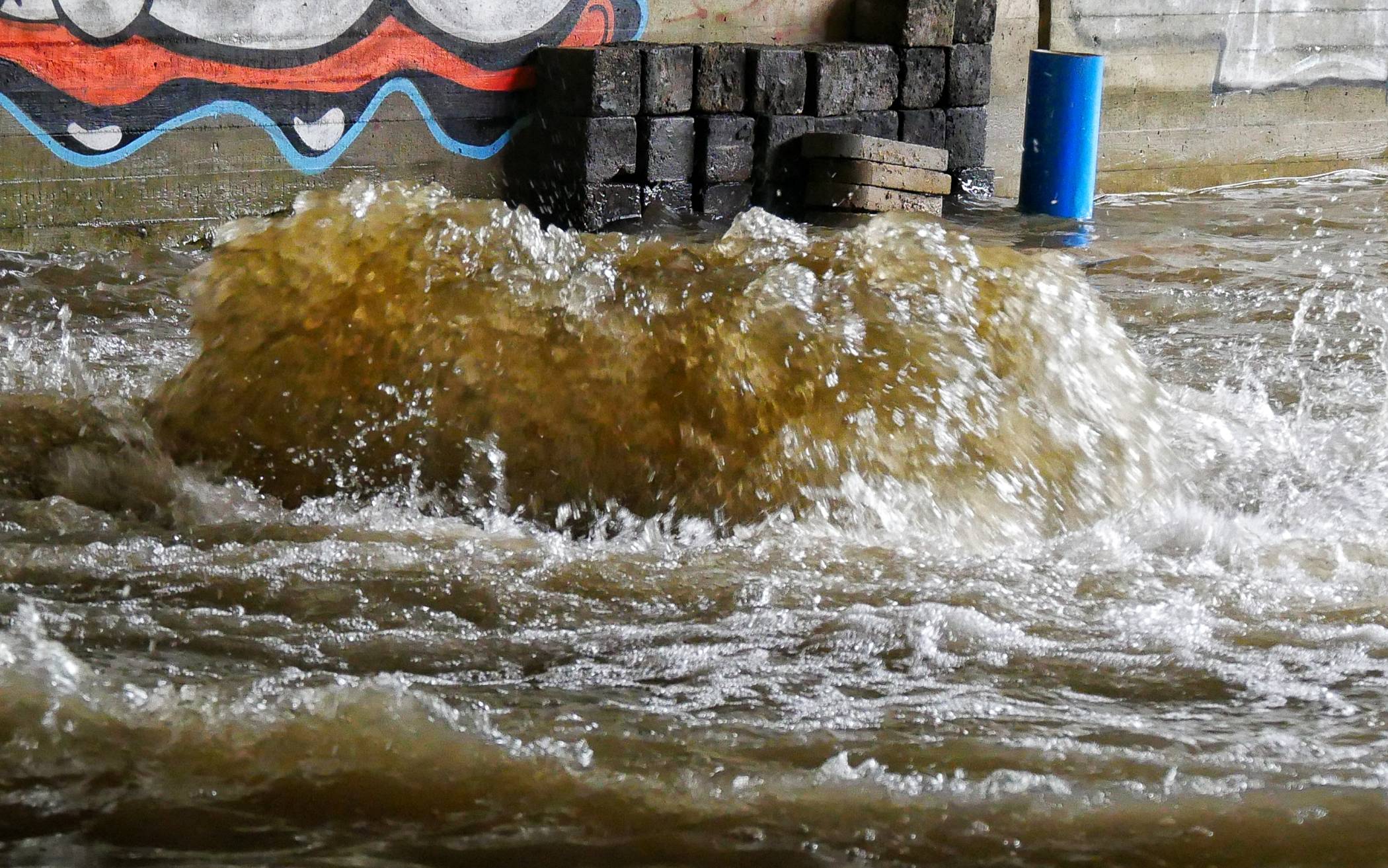 Wassermassen fluten den Kreis Mettmann: Kreisleitstelle verzeichnet 12.000 Notrufe