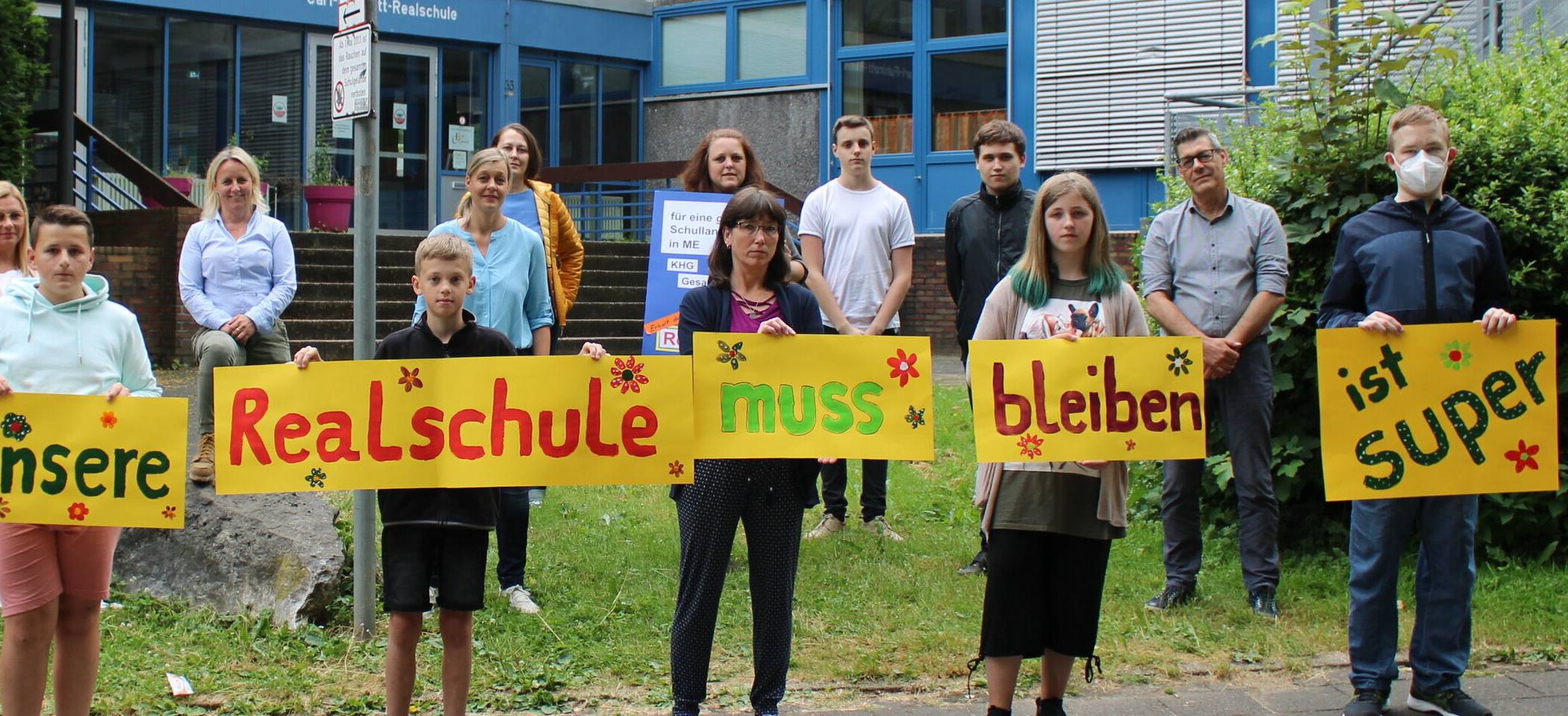  Aller Protest war wohl umsonst. Der Rat hat sich in seine Sondersitzung gegen einen Ratsbürgerentscheid zum Erhalt der Realschule entschieden. 