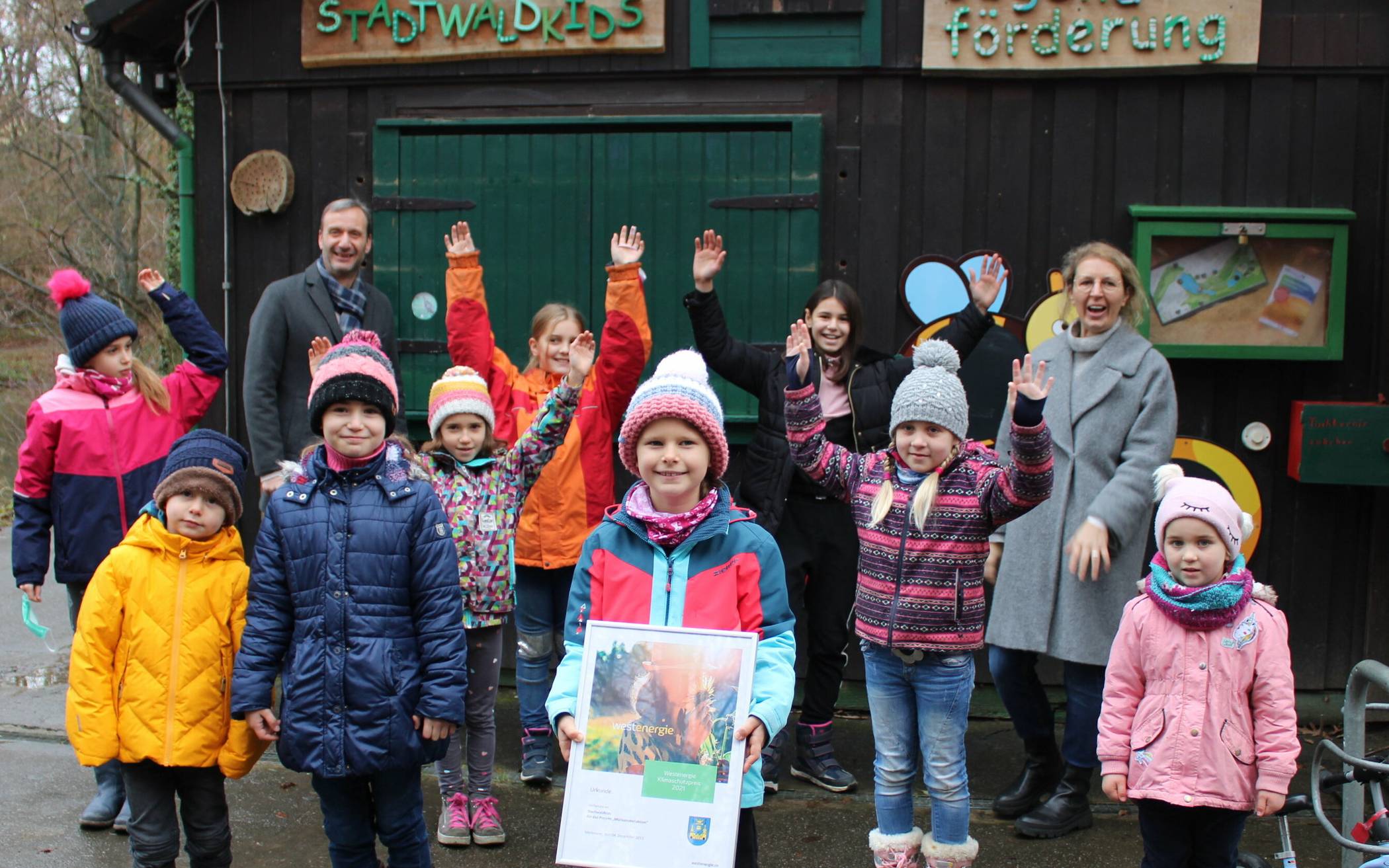 Die Stadtwaldkids freuten sich mit Bürgermeisterin