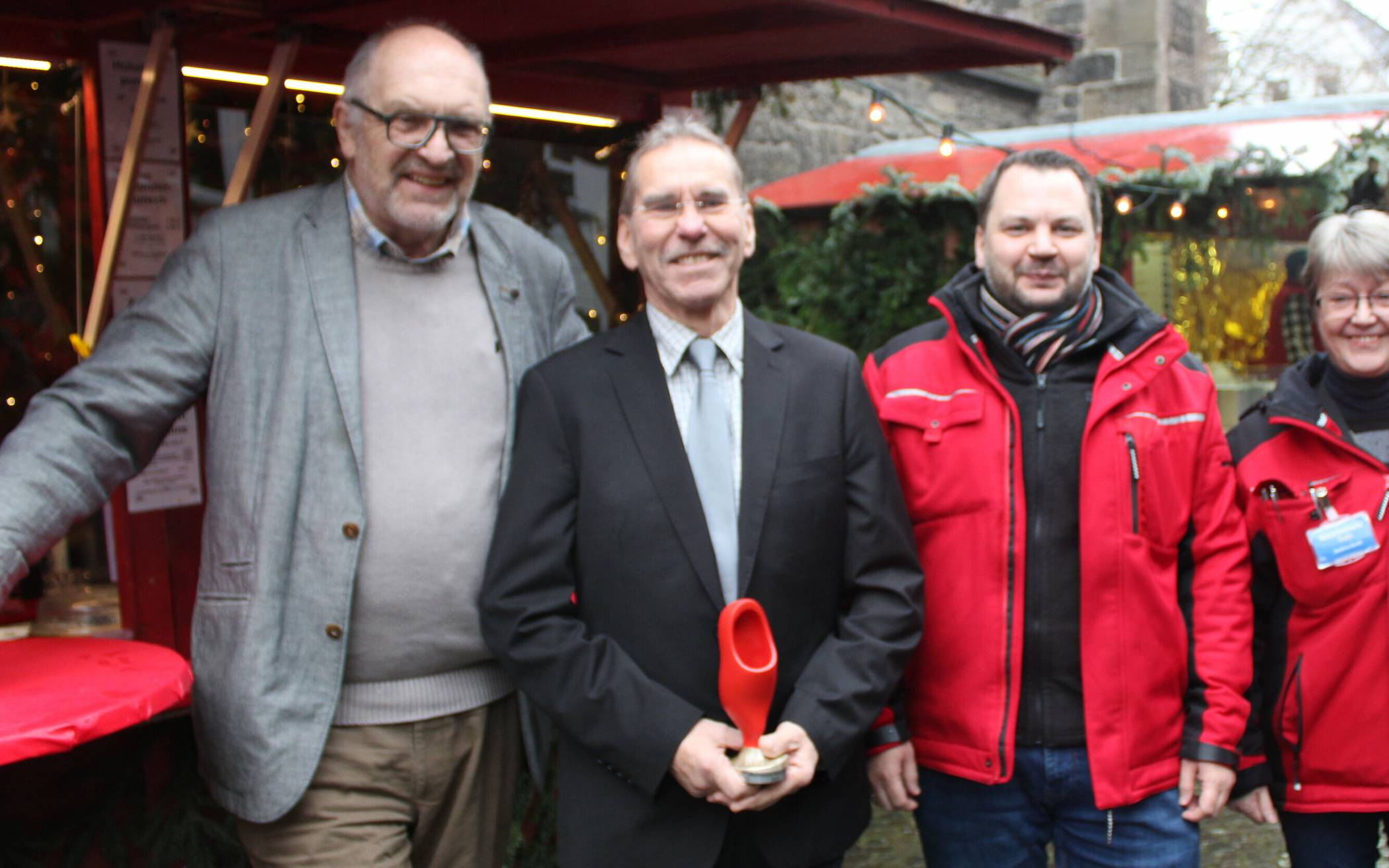 Udo Tremel mit seiner wohlverdienten Ehren-Blotsche,