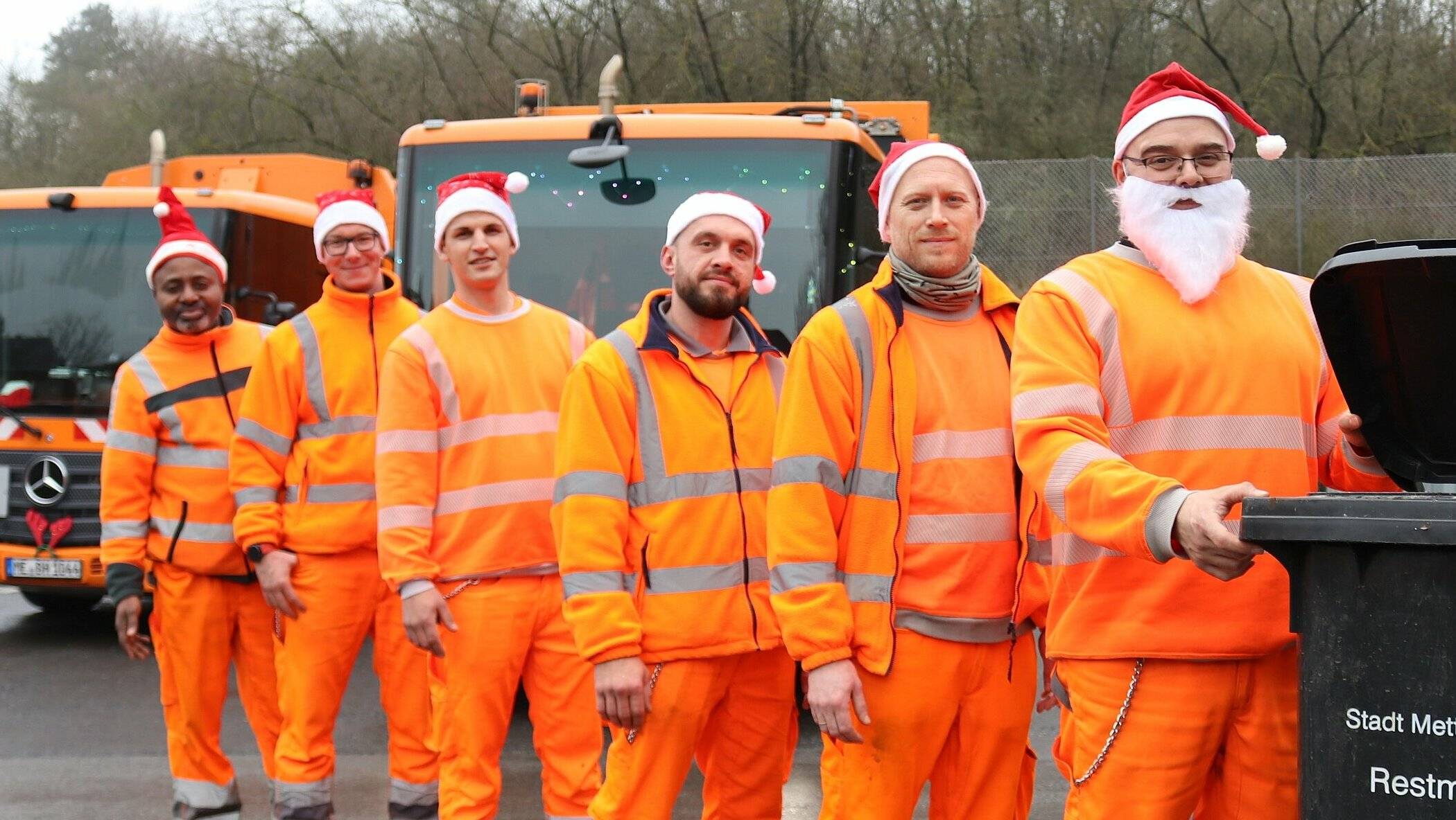 Daumen hoch für diese Weihnachtsmänner