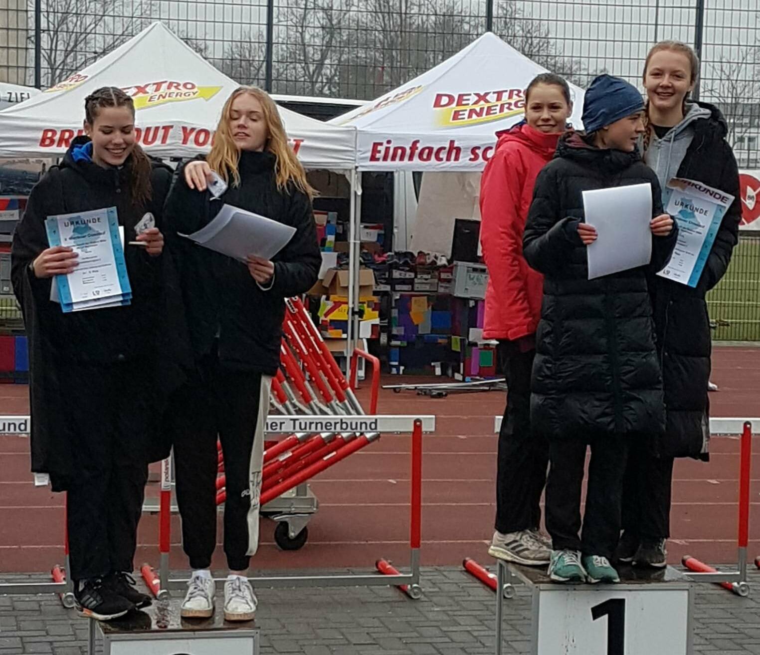  Mettmanns Leichtathletinnen auf dem Podest. 