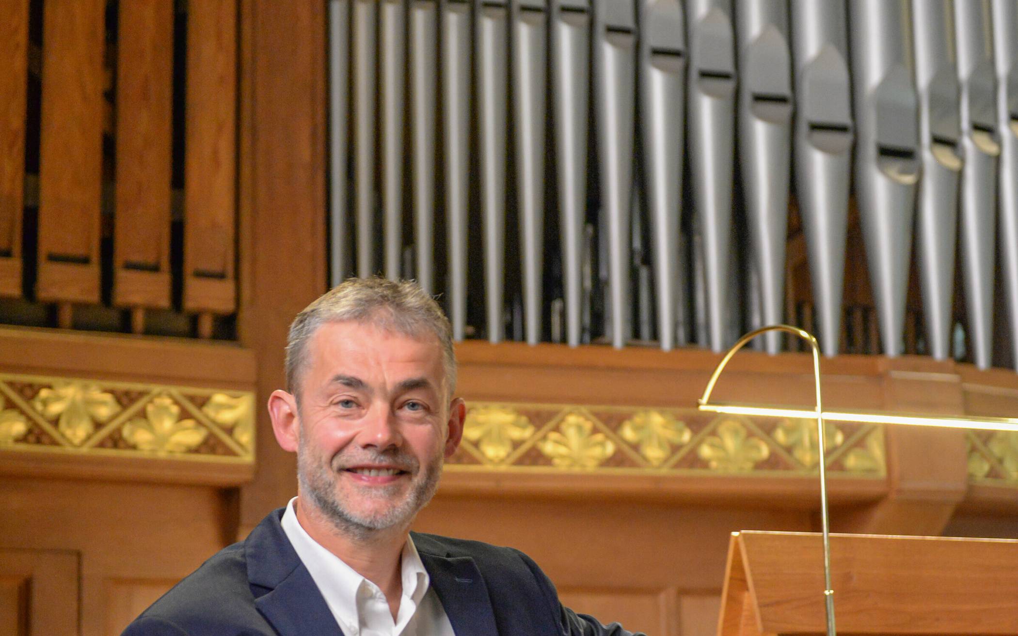 Matthias Röttger an seinem Lieblingsinstrument.&#x21e5;Foto: Sebastian