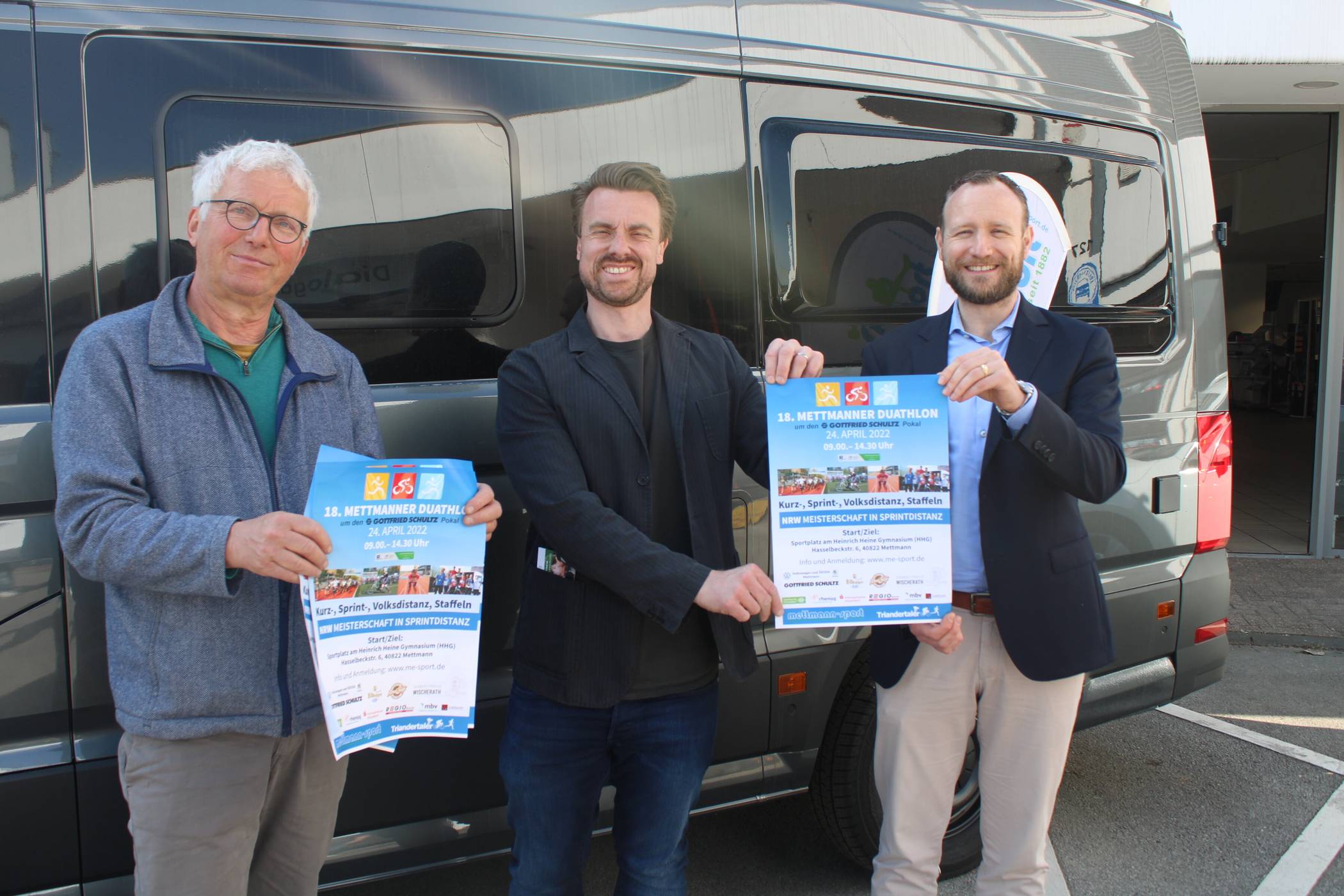 Wolfgang Stolte und Marcel Fontein von Me-Sport und Michael Ungerer vom Sponsor Gottfried Schultz. 