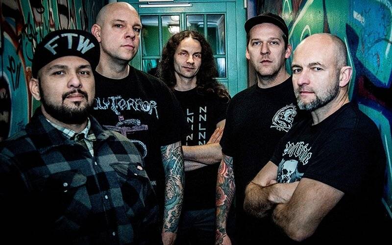  Hardcore-Punk mit den Jungs von Ash Return. 