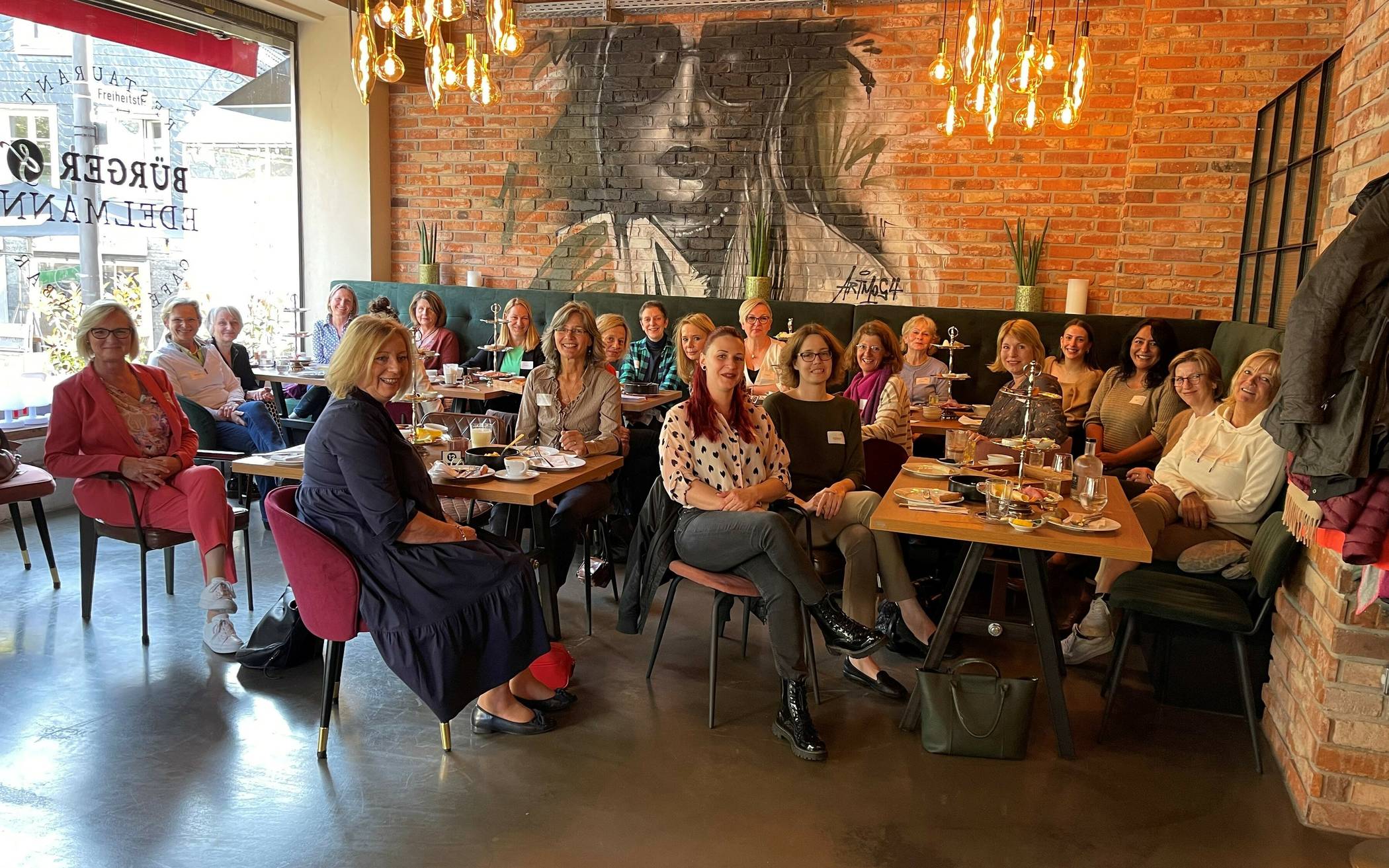  23 Frauen kamen ins Restaurant Bürger &amp; Edelmann. 