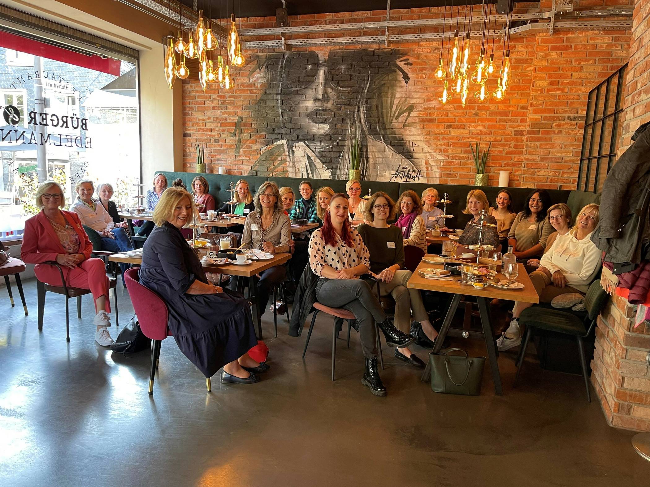  23 Frauen kamen ins Restaurant Bürger &amp; Edelmann. 