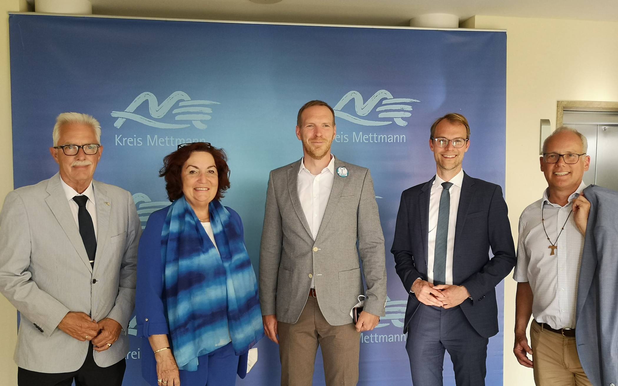  (v.l.n.r.) Landrat Thomas Hendele, Claudia Schlottmann, Jan Heinisch, Christian Untrieser und Martin Sträßer. 