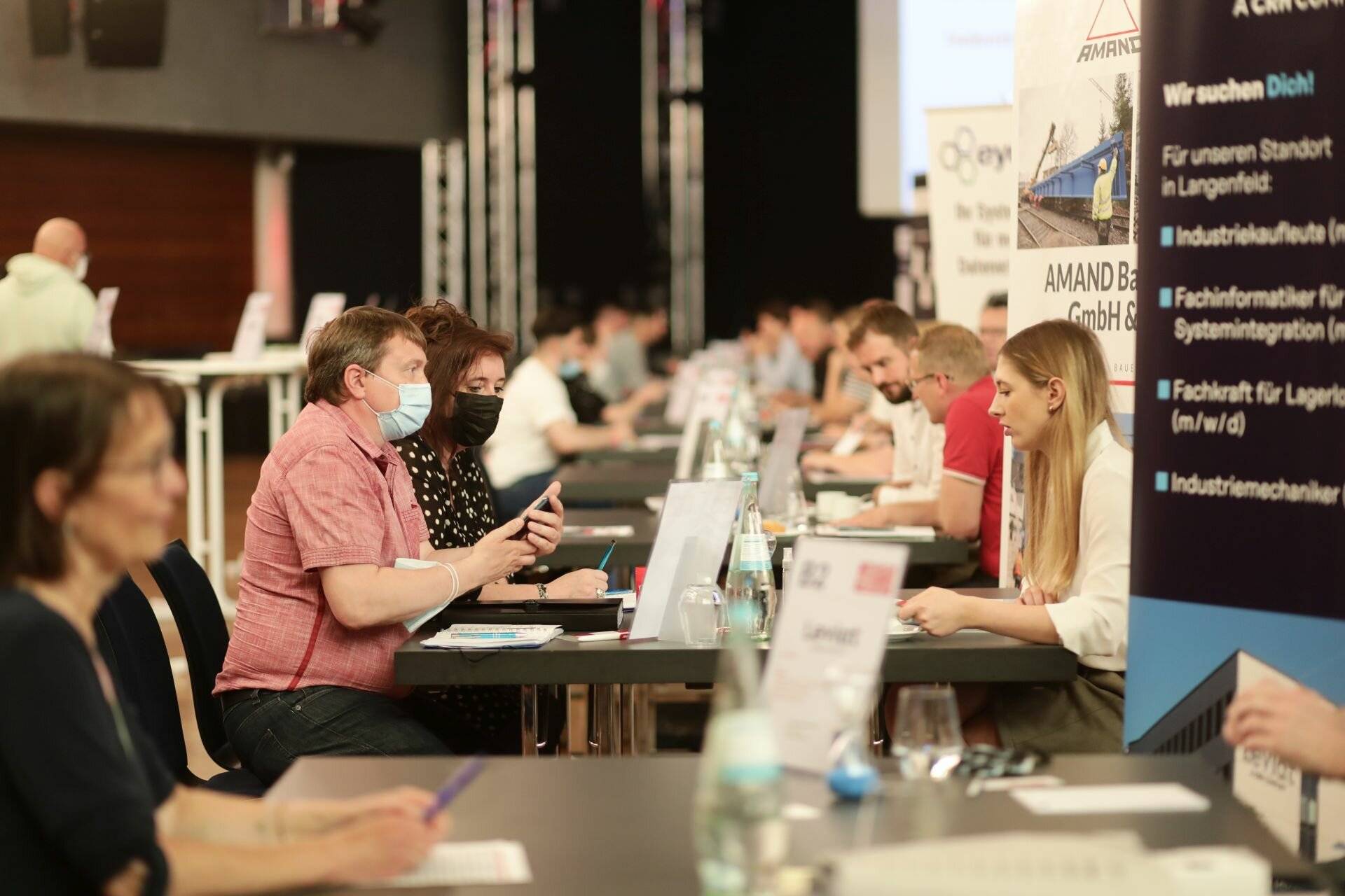  Rund 350 Bewerberinnen und Bewerber kamen nach Ratingen zum Azubi-Speed-Dating der IHK Düsseldorf. 