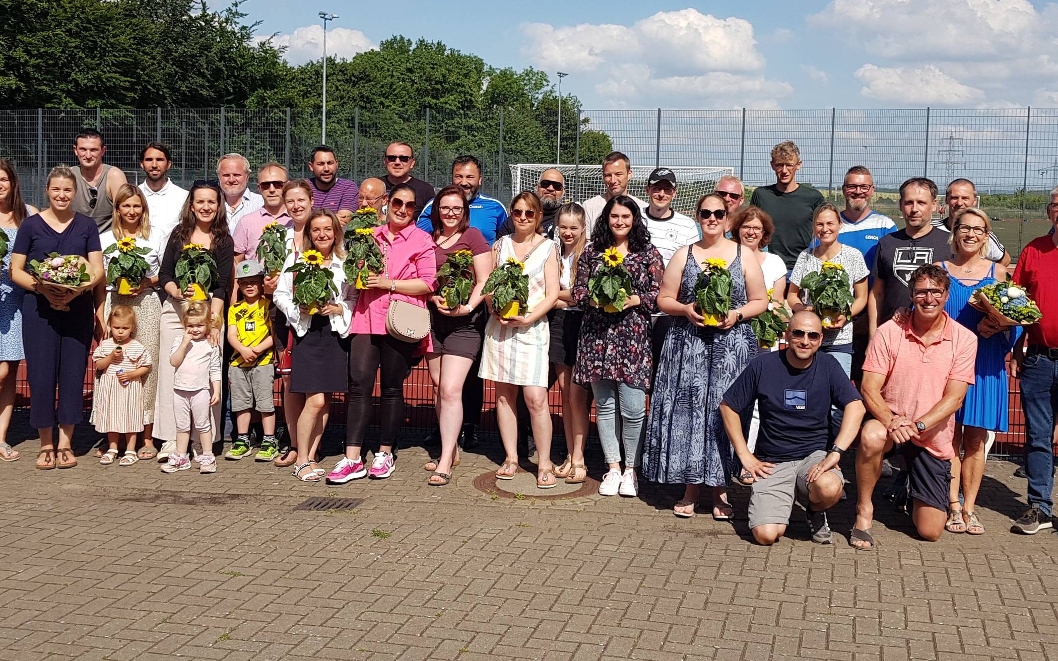  Zusammen auf einem tollen Weg: Kinder, Eltern und Trainer der Fußballer bei me-sport. 