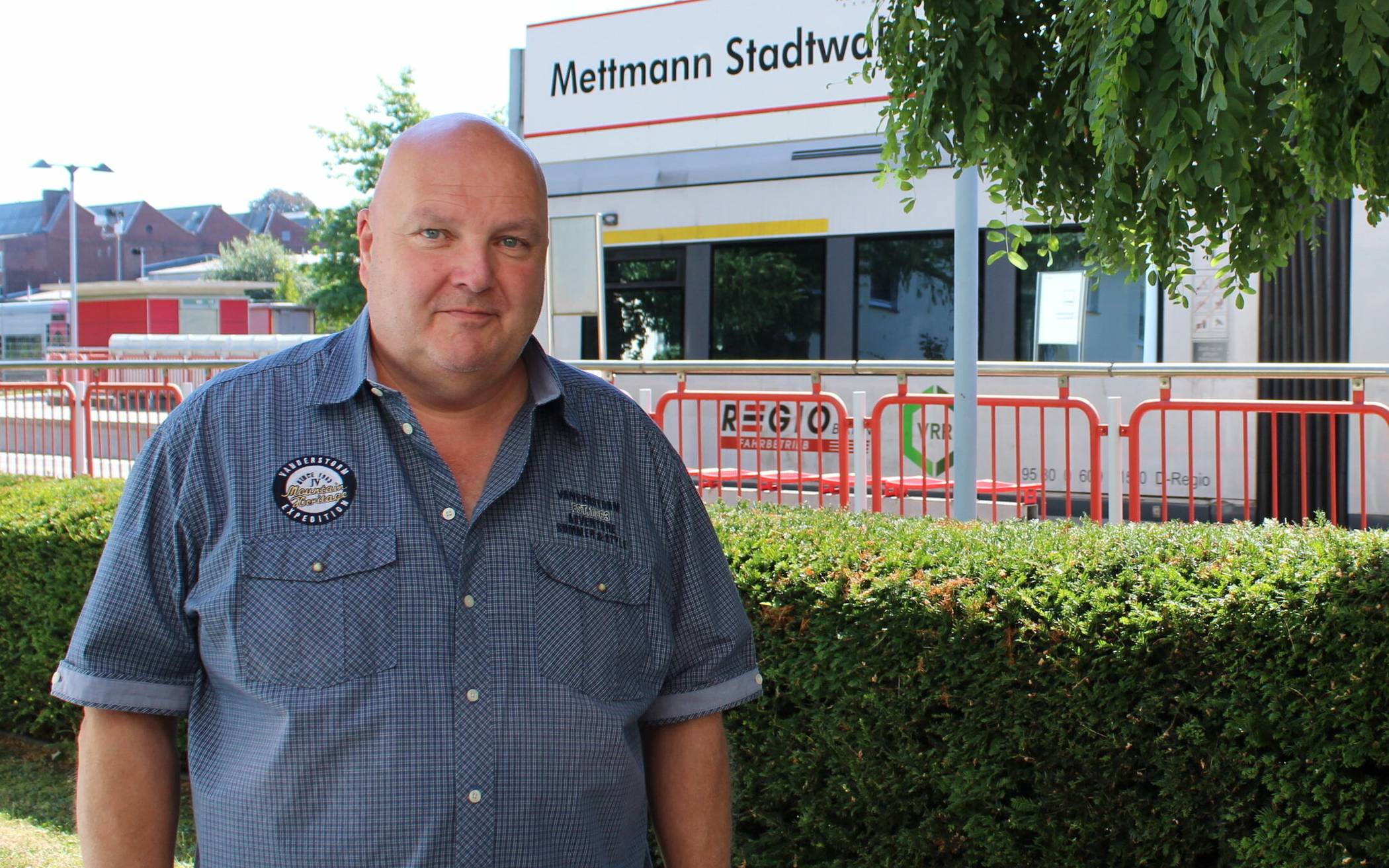  Ralf Schmidt wohnt gern neben dem Bahnhof in Mettmann. Wenn nur der ständige Lärm nicht wäre. 
  