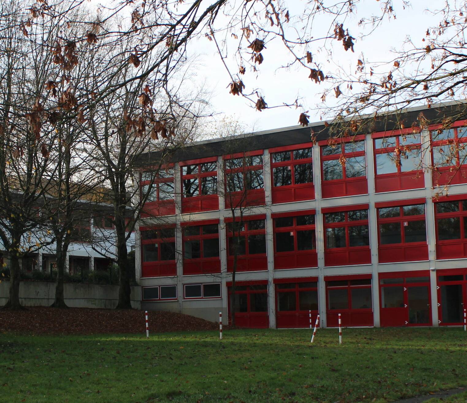  Die Gesamtschule hat derzeit Priorität bei der Verwaltung. Andere Schulen haben das Nachsehen. 