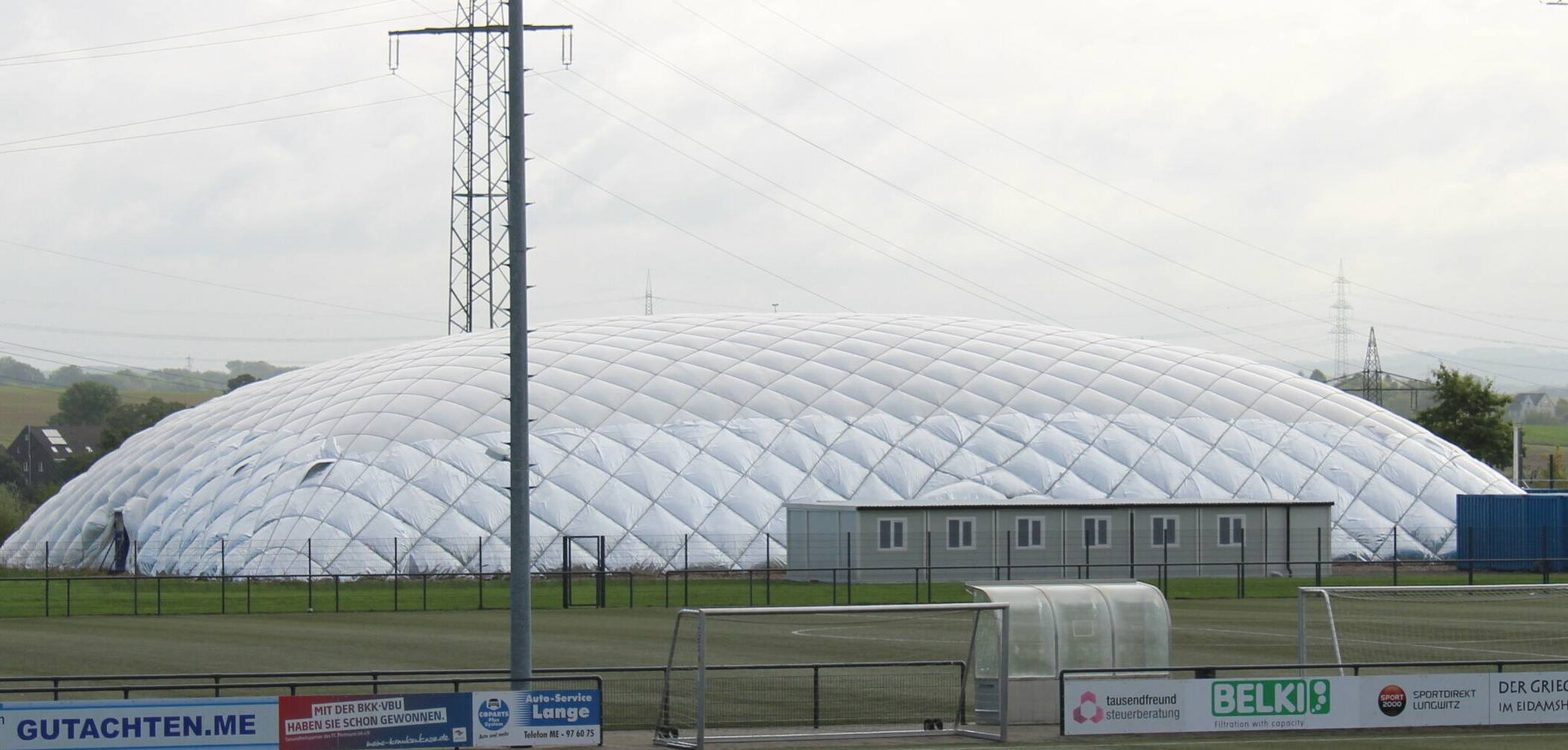  Zankapfel zwischen Stadt Mettmann und Vermieter Paranet: die Traglufthalle auf dem Sportgelände Auf dem Pfennig in Metzkausen. 