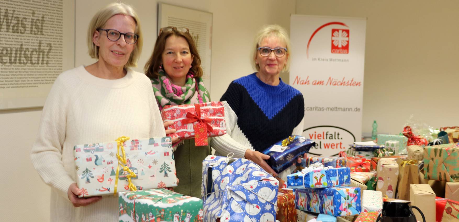  Bianca Schnee Caritas, Heike Hildebrandt Kreissparkasse und Ingrid Drückes ehrenamtliche Helferin (von links). 
  