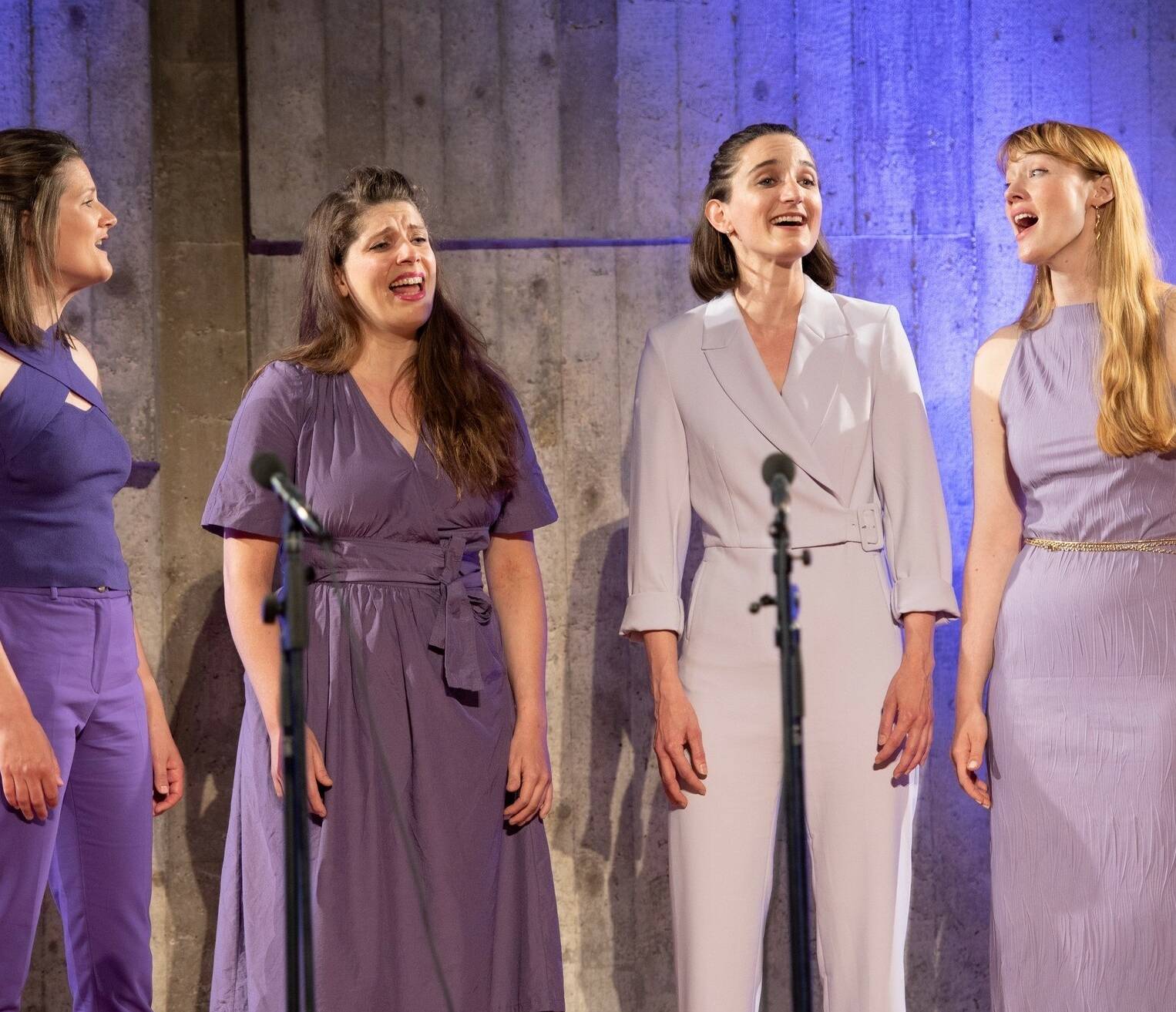 Die vier singenden Eidgenossinnen: Nicole Hitz, Aude Freyburger, Daniela Villiger und Editha Lambert geben eine Gastspiel in der Kulturvilla.   