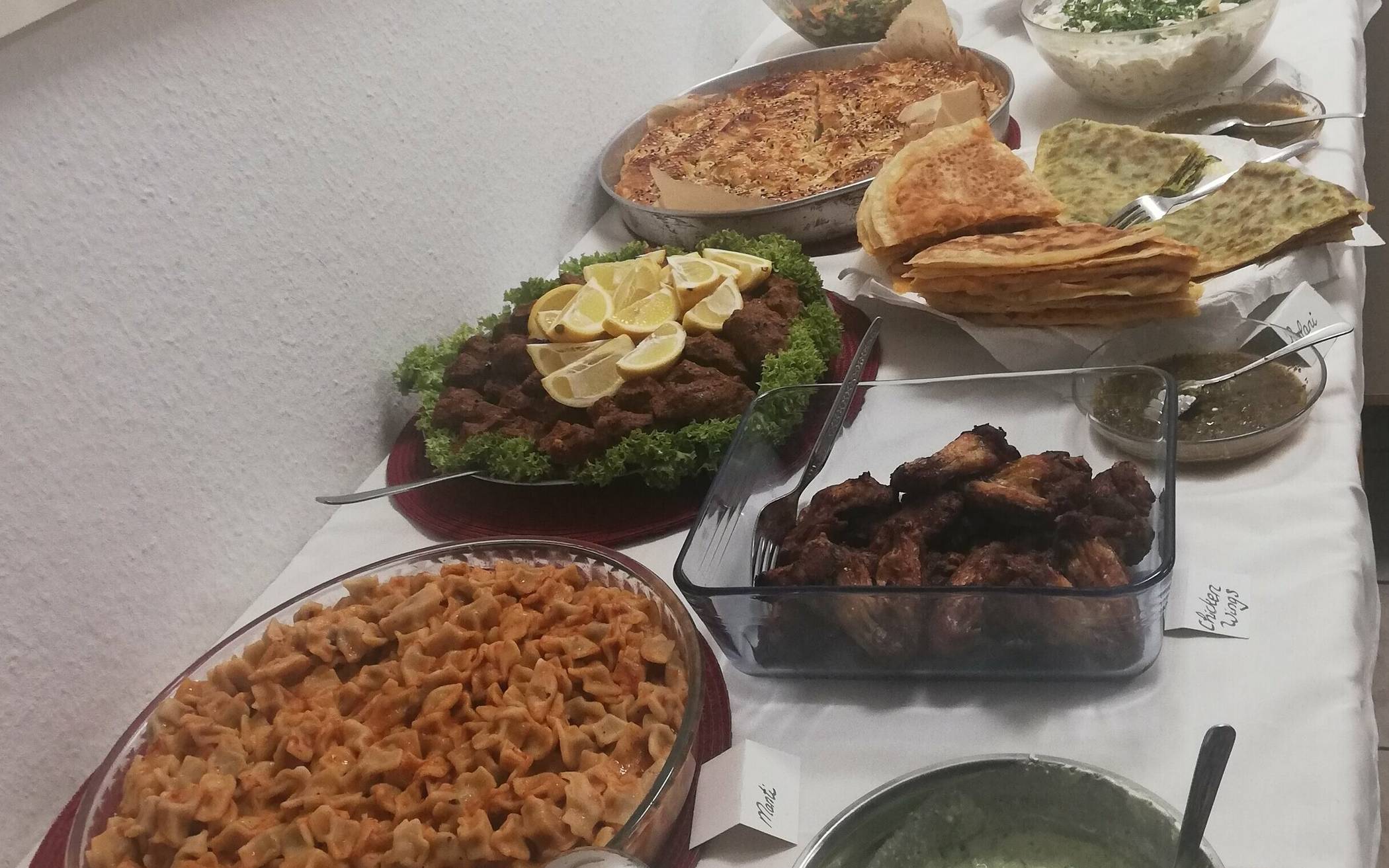 Das Buffet bot vielfältige Leckereien aus verschiedenen Kulturkreisen.   