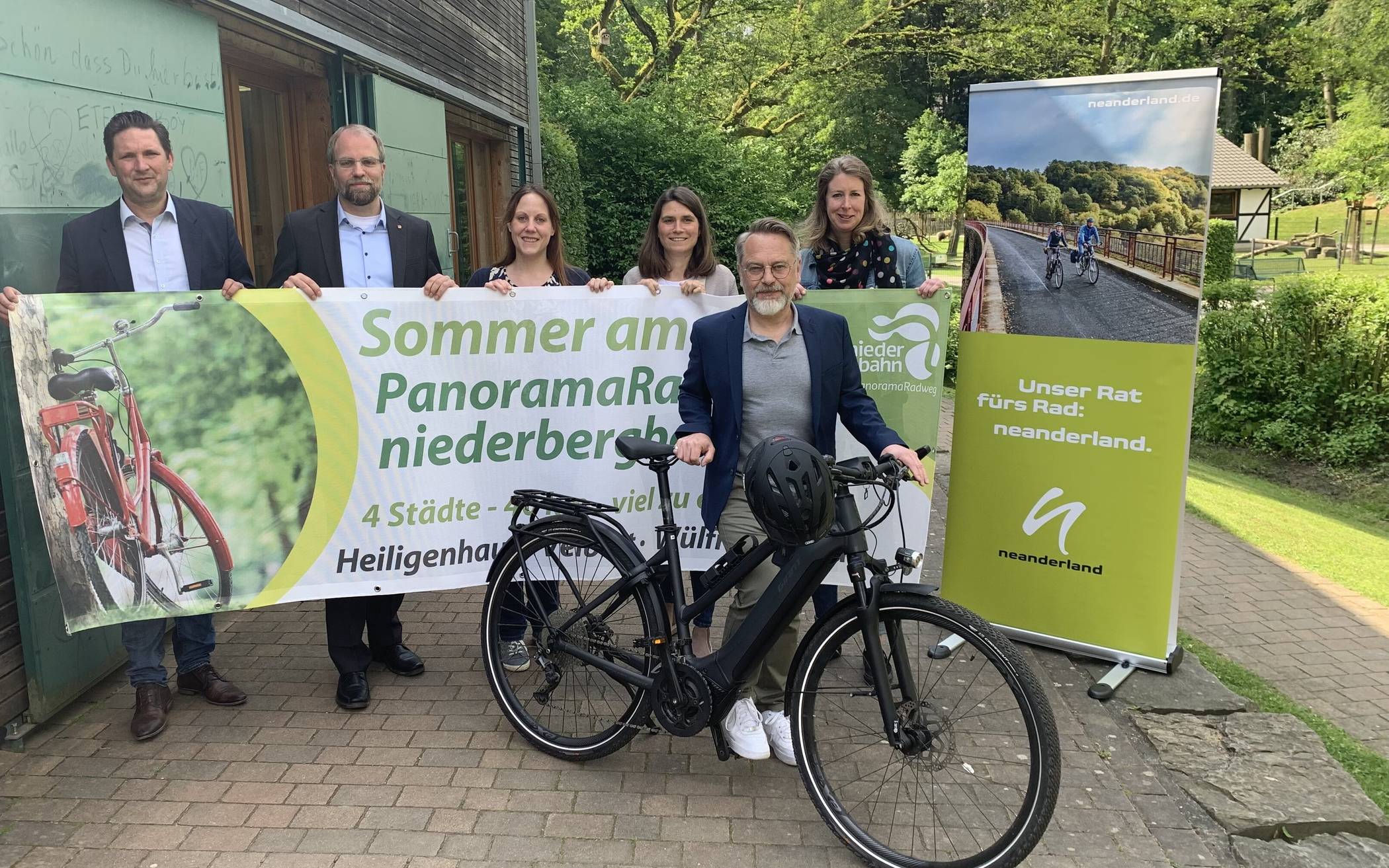  (v.l.) Olaf Knauer (Stadt Velbert), Karsten Niemann (Stadt Wülfrath), Lisa Krick (Stadt Velbert), Paulina Betthaus (Stadt Haan), Stephan Nau (Stadt Heiligenhaus) und Julia Pölcher (Kreis Mettmann). 