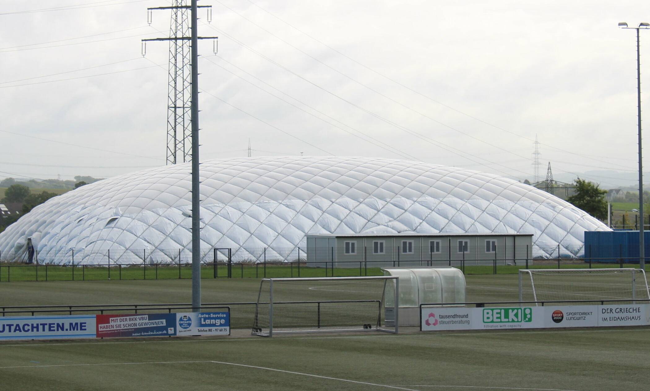  Die Traglufthalle, die nie in Betrieb ging. 