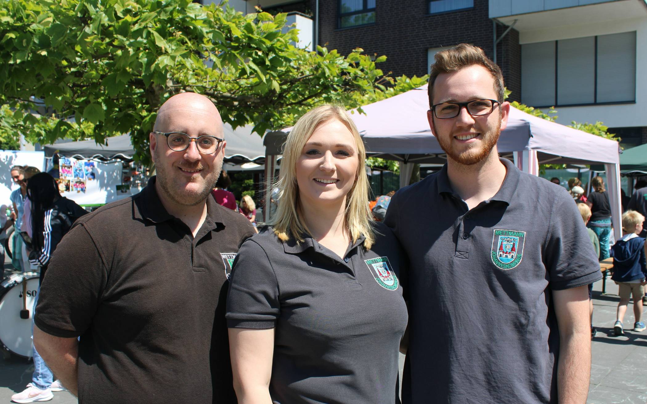  Schützenchef Daniel Gebauer (links), Königin Karina Cantor-Schneider und König Frederic Stein auf dem Kinderfest der Bruderschaft. 