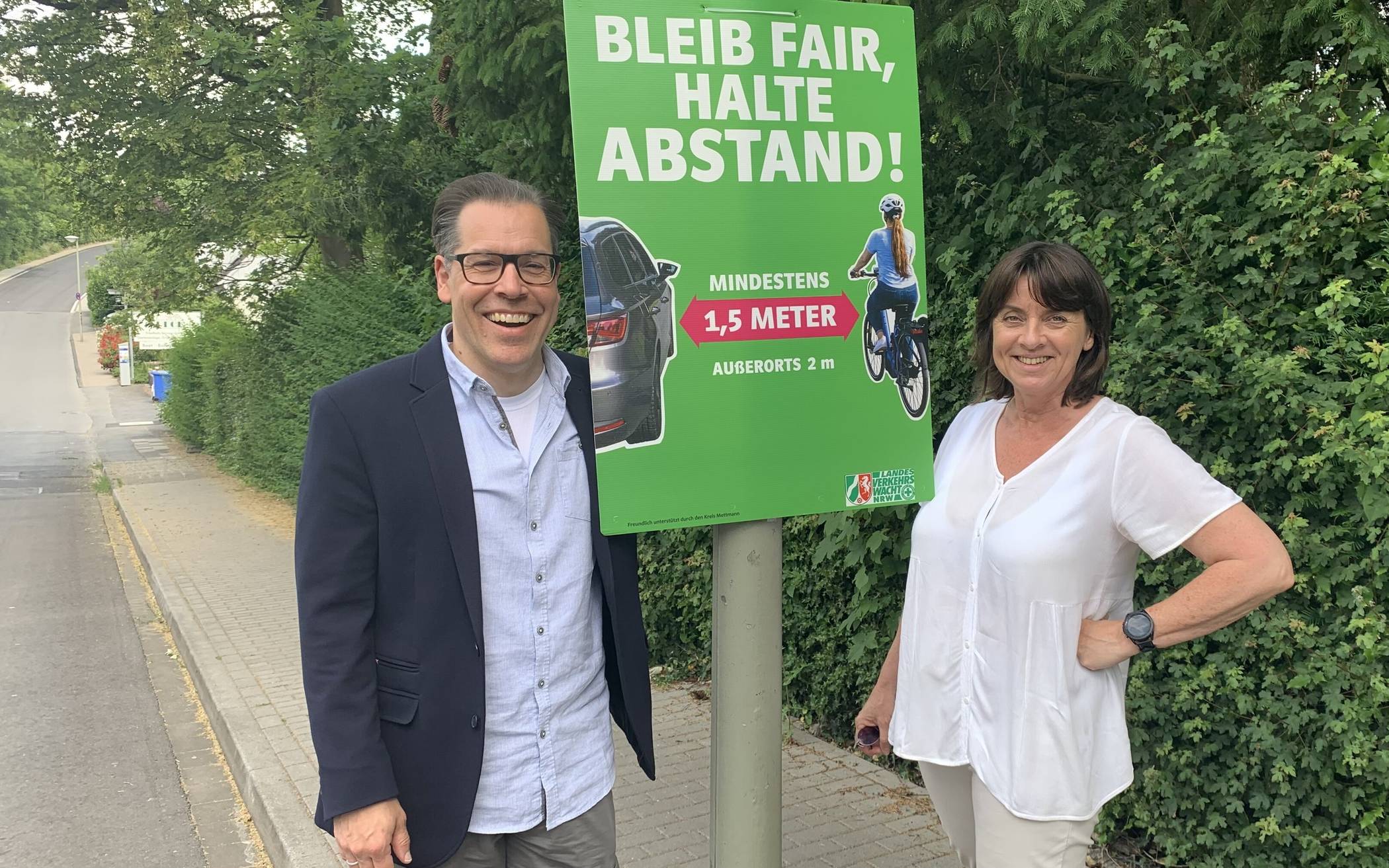 Plakataktion zum Thema Abstandhalten