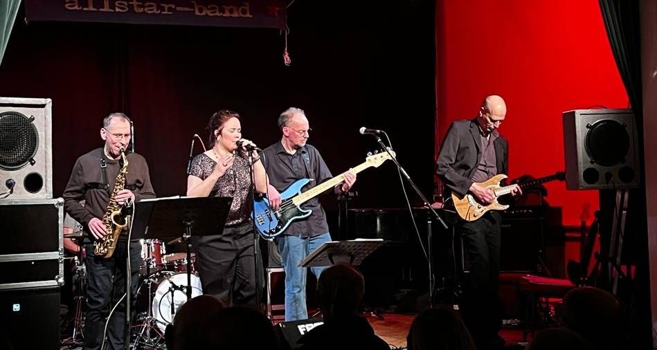  Die Mettmann All Stars sorgen mit Rock, Pop und Soul für gute Laune beim Publikum. 
