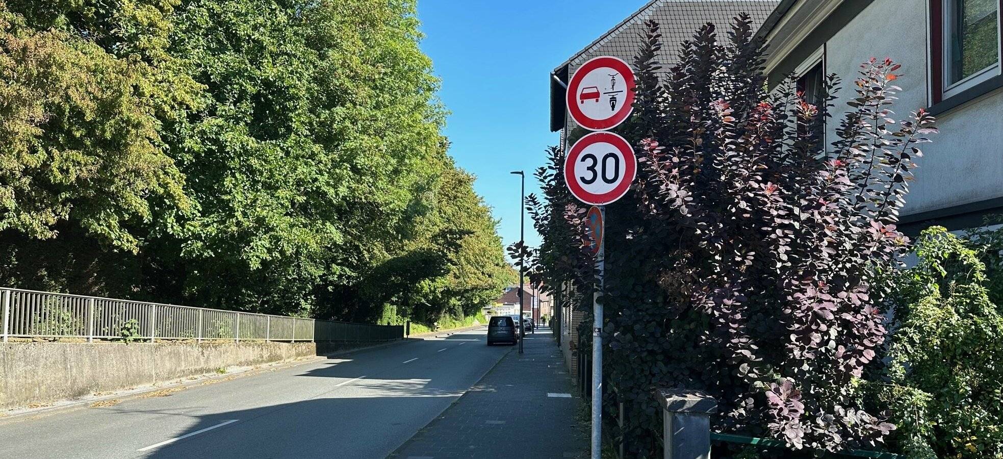  Zwischen Berliner -und Lutterbecker Straße dürfen Radfahrende bergab auf der Nordstraße nicht mehr von Autos überholt werden.    