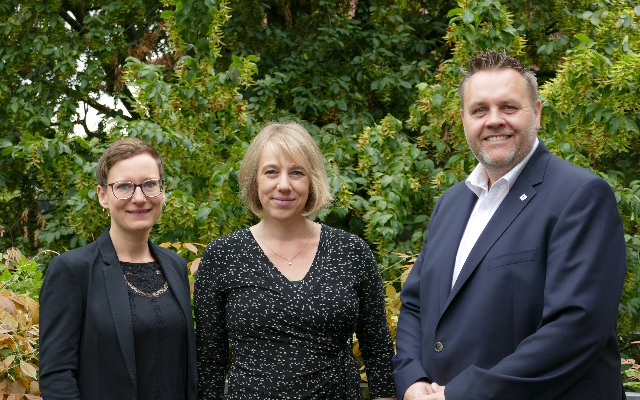  (v.li.) Anne Rillig (Leiterin Krebsberatung), Katja Schenk (Beraterin) und Jens Lübbe (Geschäftsführer PariSozial Essen). 