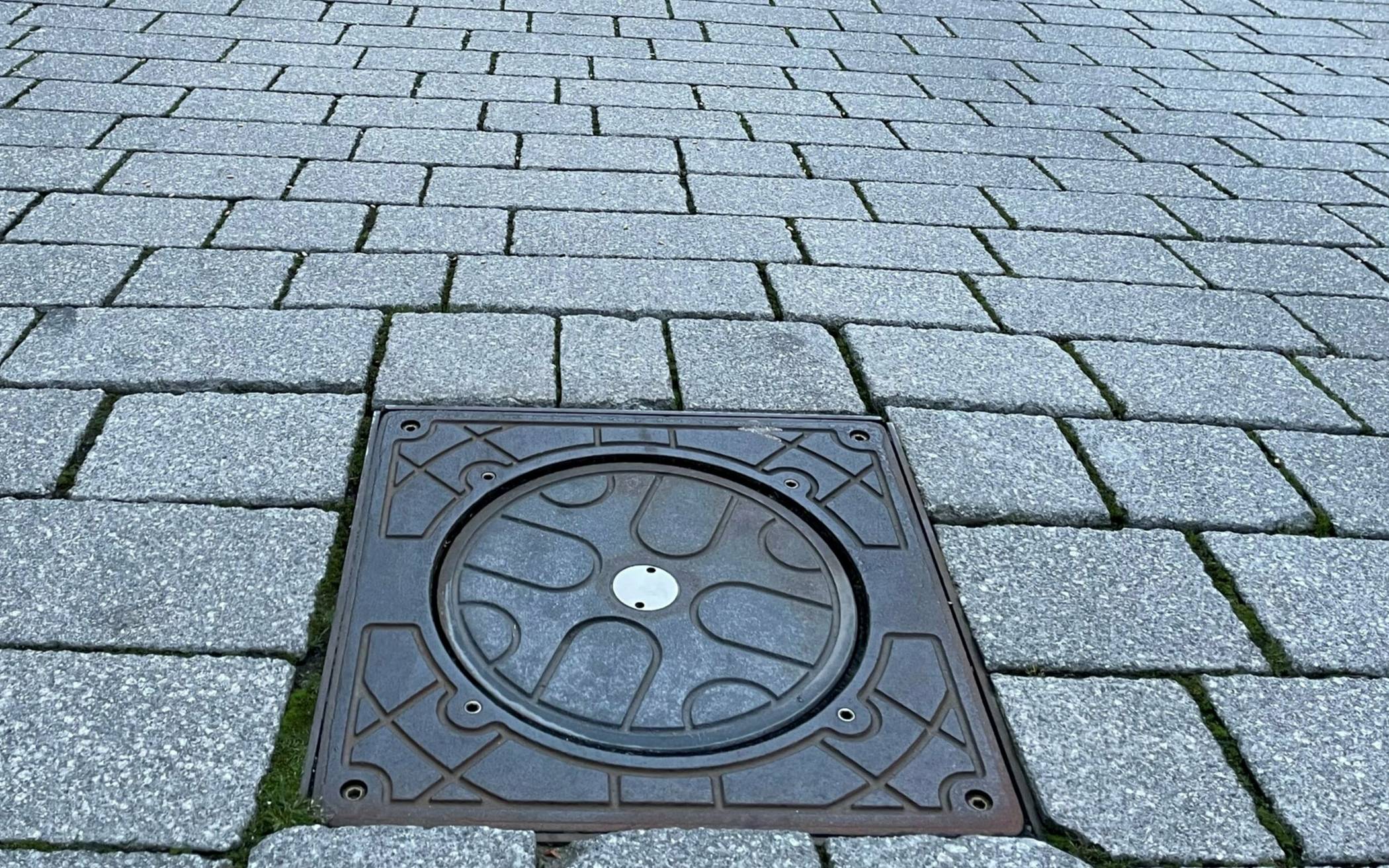 In der Versenkung verschwunden: der Poller in der Freiheitstraße. 