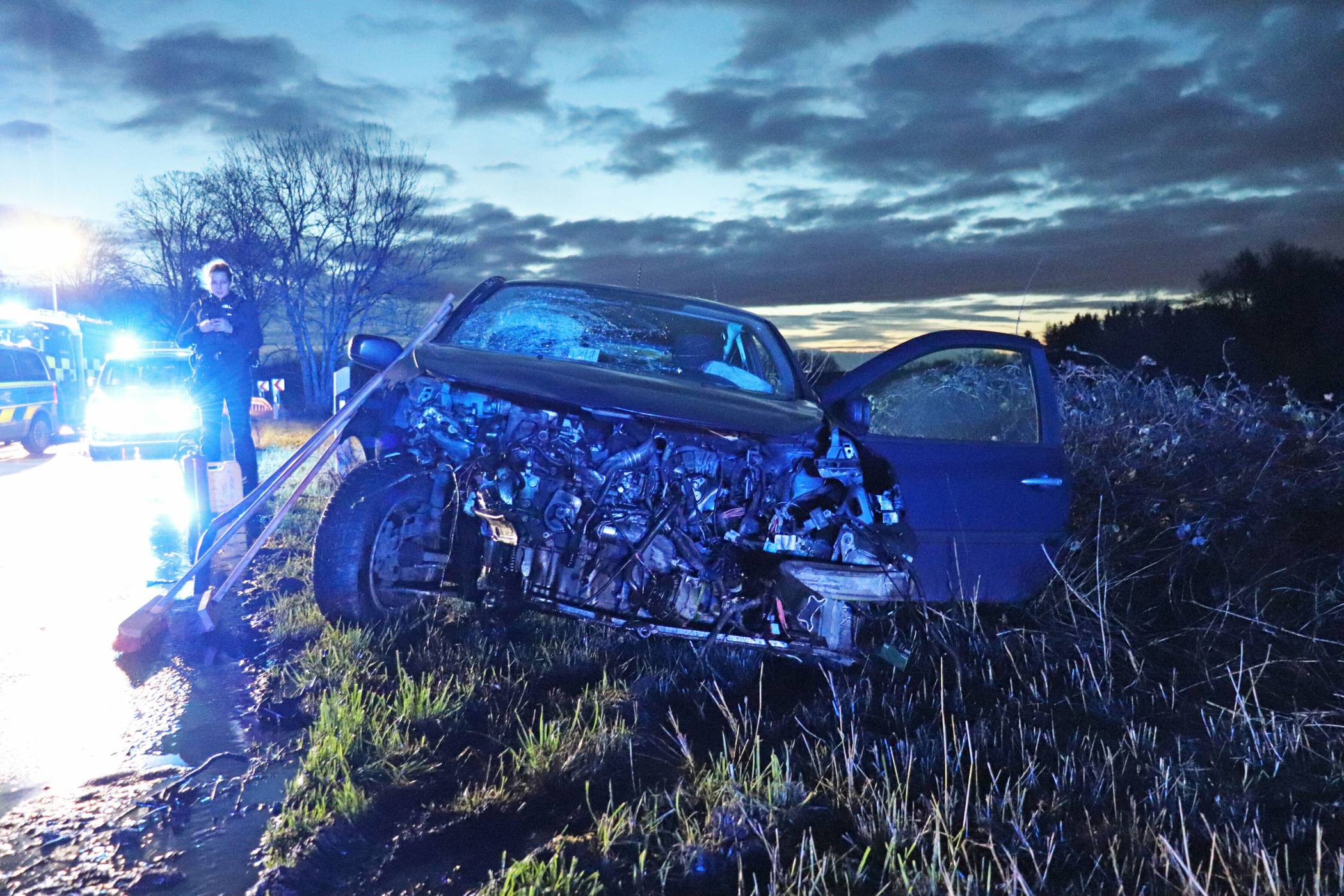 Durch die Wucht des Aufpralls waren die beteiligten Autos nicht mehr fahrbereit. 