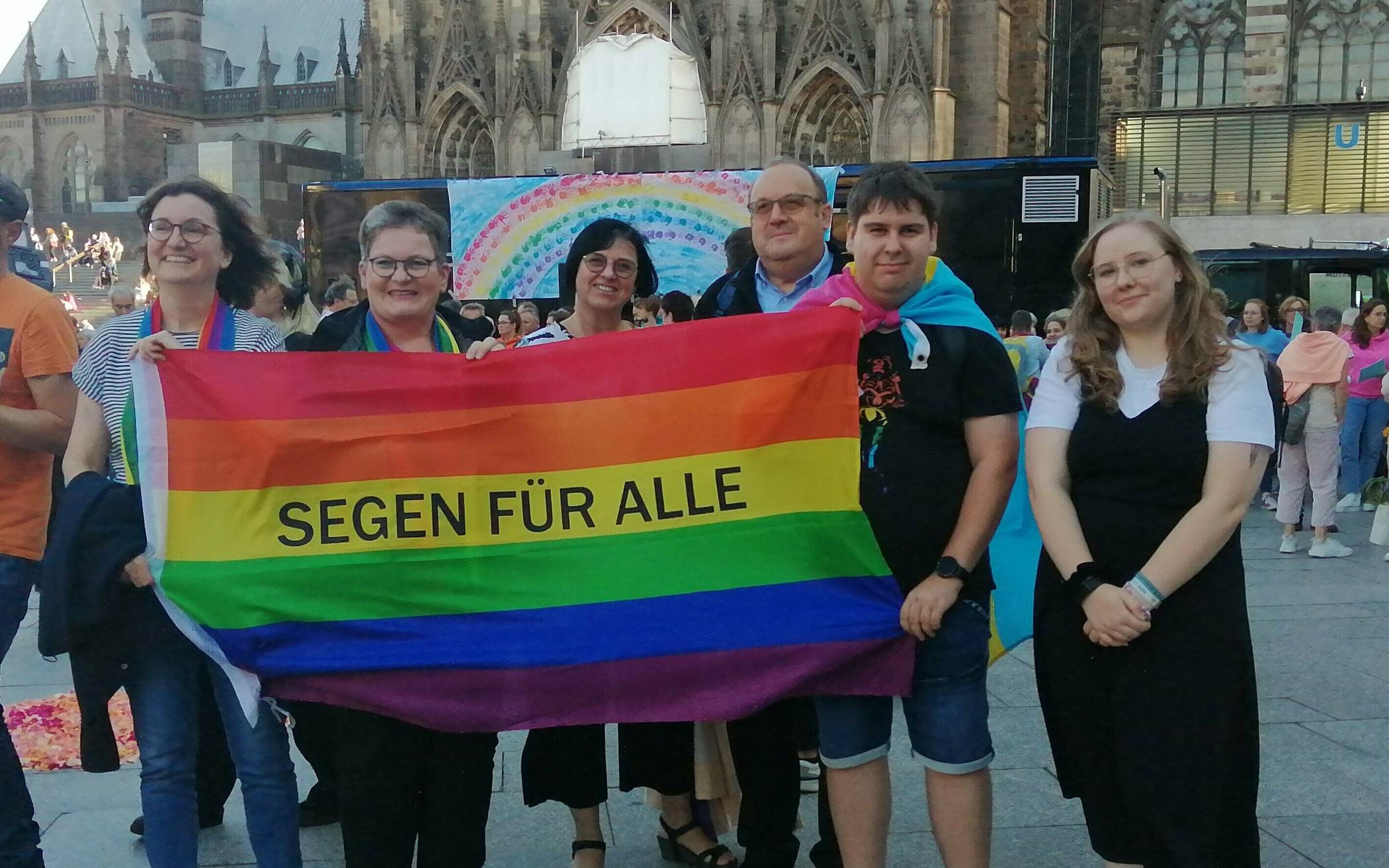  „Segen für alle“, unabhängig vom der sexuellen Orientierung, fordert die Regenbogen-Gruppe.   