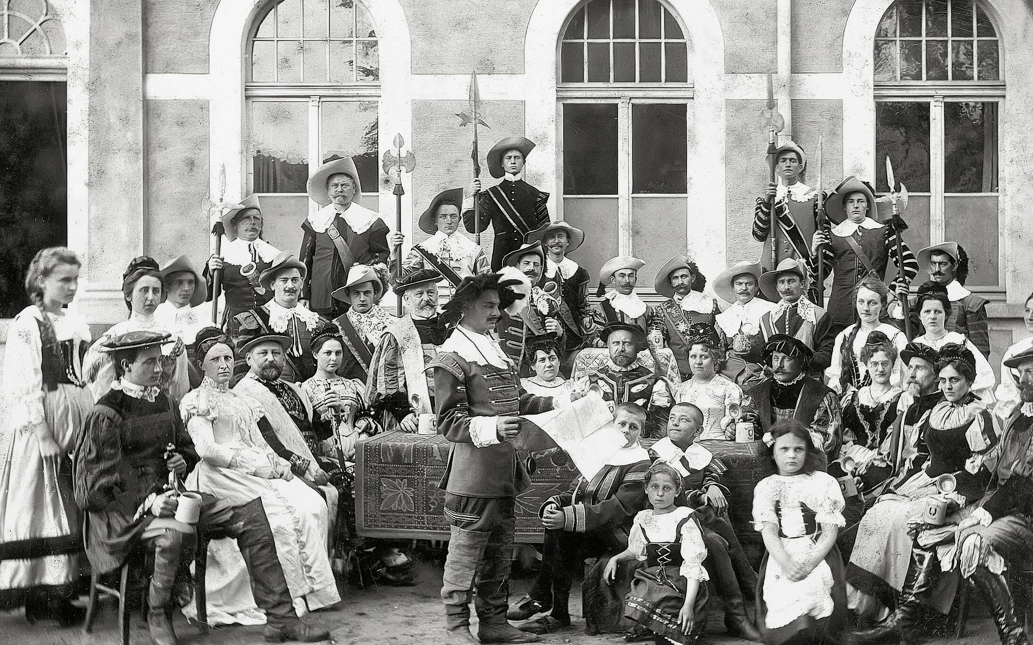  Verleihung der Freiheitsurkunde 1424; nachgestellte Szene zum 1000-jährigen Stadtjubiläum 1904.   