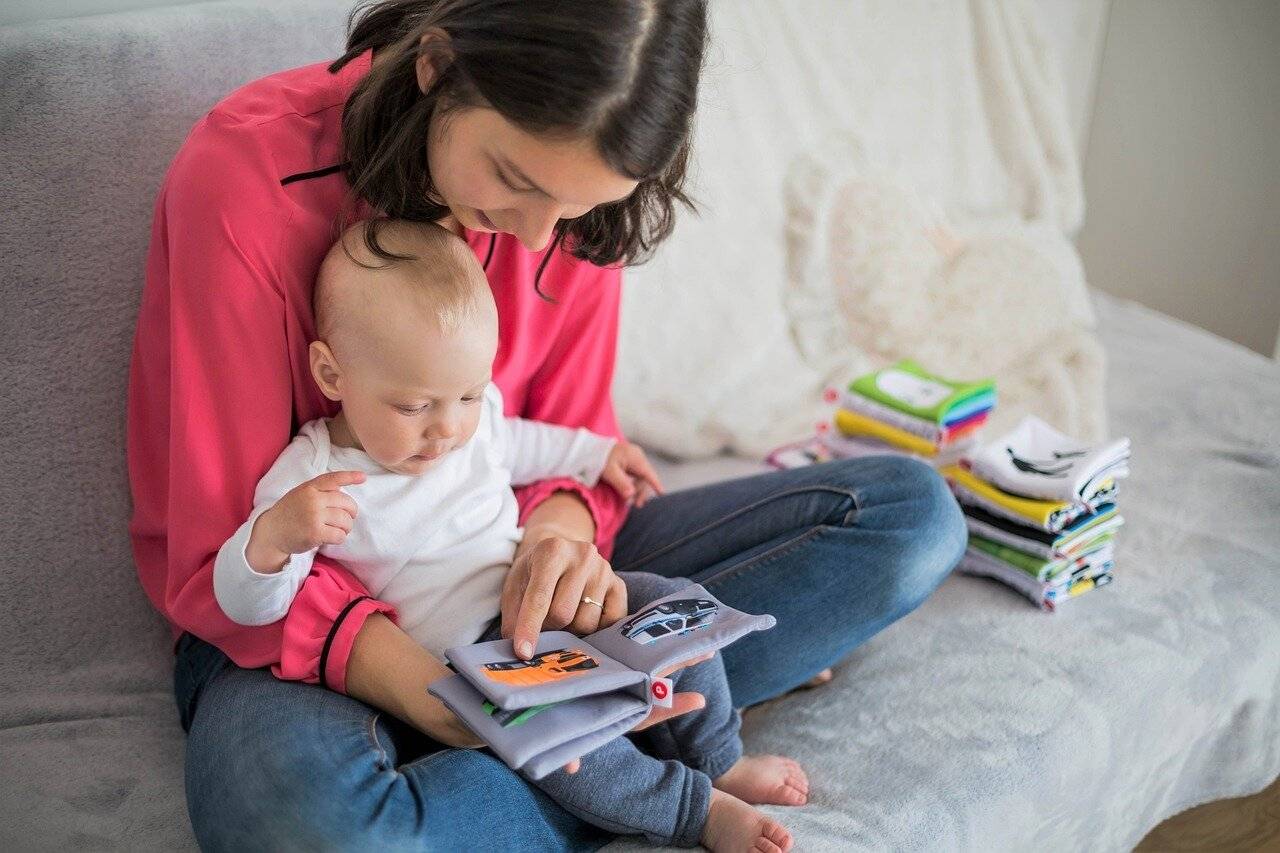 Geschichtenstunden für Eltern und Großeltern mit Kindern unter drei Jahren​