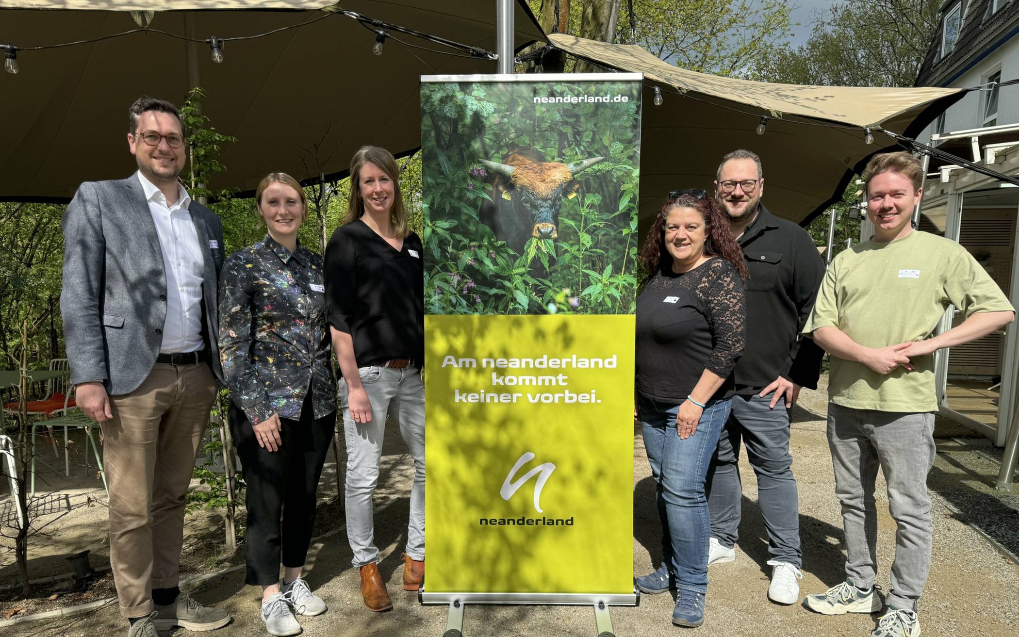  (v.l.:) Niklas Schulte (IHK Düsseldorf), Katharina Sonius und Julia Pölcher (Destinationsmarketing Kreis Mettmann), Isa Fiedler (DEHOGA), Alexander Mirschel und Cornel Müller (Inhaber Gartenhotel Fettehenne). 