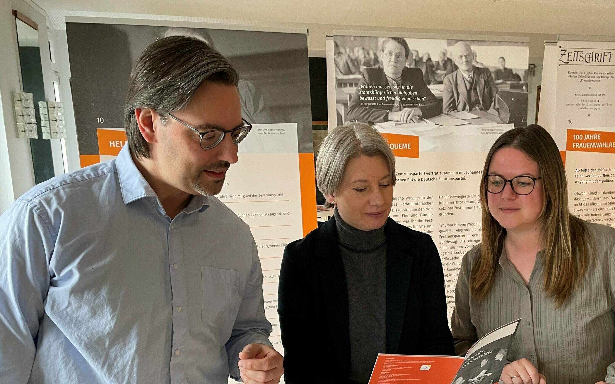 Stadtarchivar Marinko Betker, die Gleichstellungsbeauftragte Karen