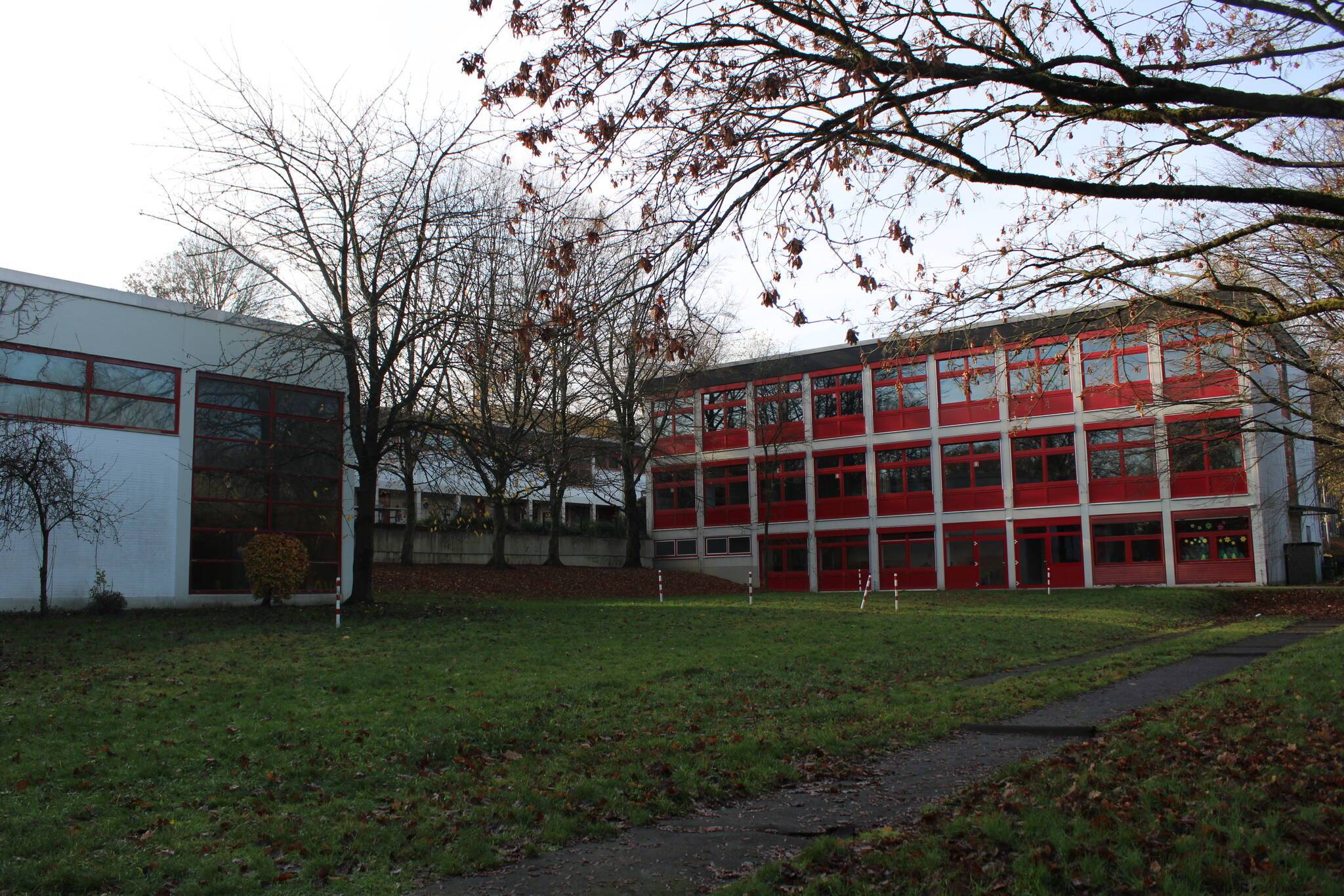  Die Gesamtschule nutzt derzeit die Räumlichkeiten der ehemaligen Anne-Frank-Schule am Borner Weg.   